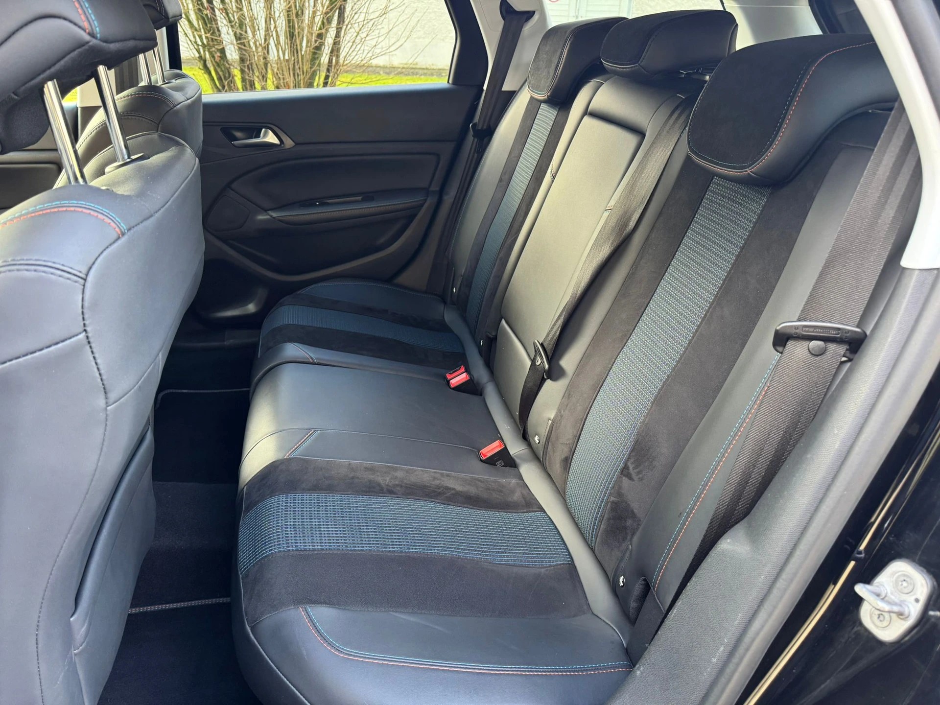PEUGEOT 308 SW 1.5 BlueHDI Tech Edition EAT8-image-14