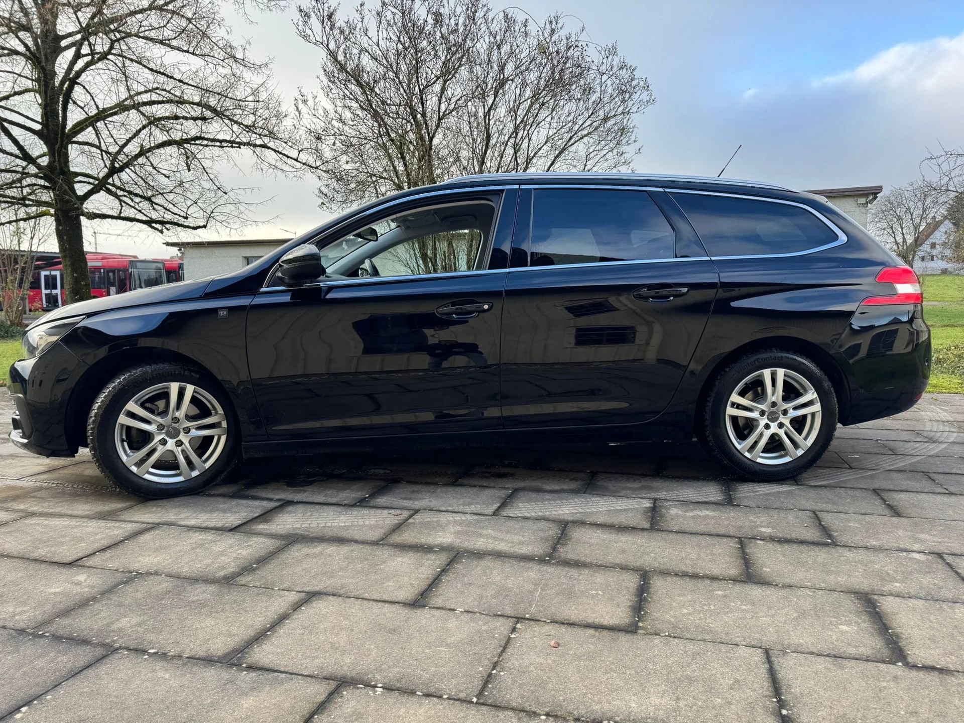 PEUGEOT 308 SW 1.5 BlueHDI Tech Edition EAT8-image-3