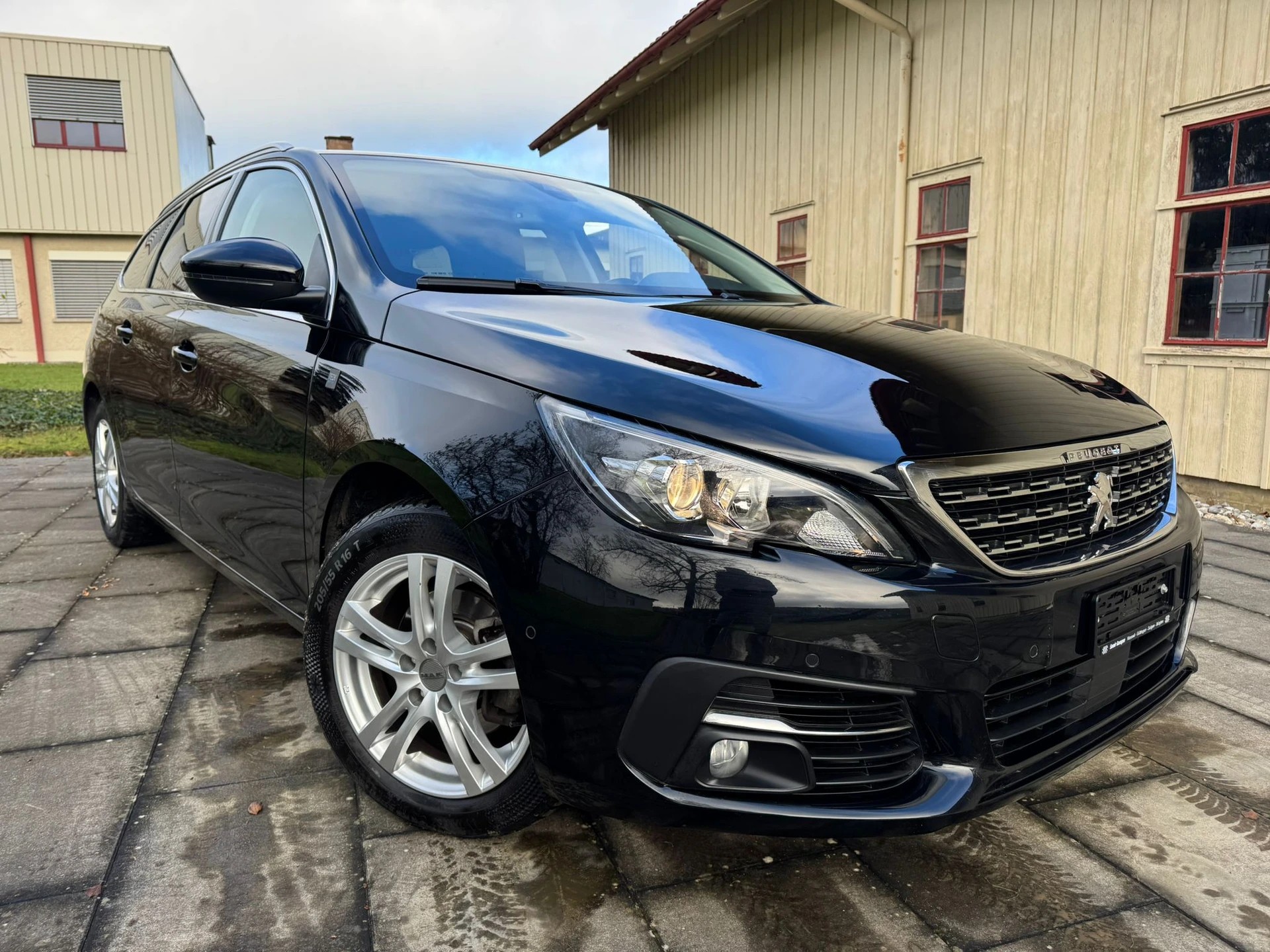 PEUGEOT 308 SW 1.5 BlueHDI Tech Edition EAT8-image-2