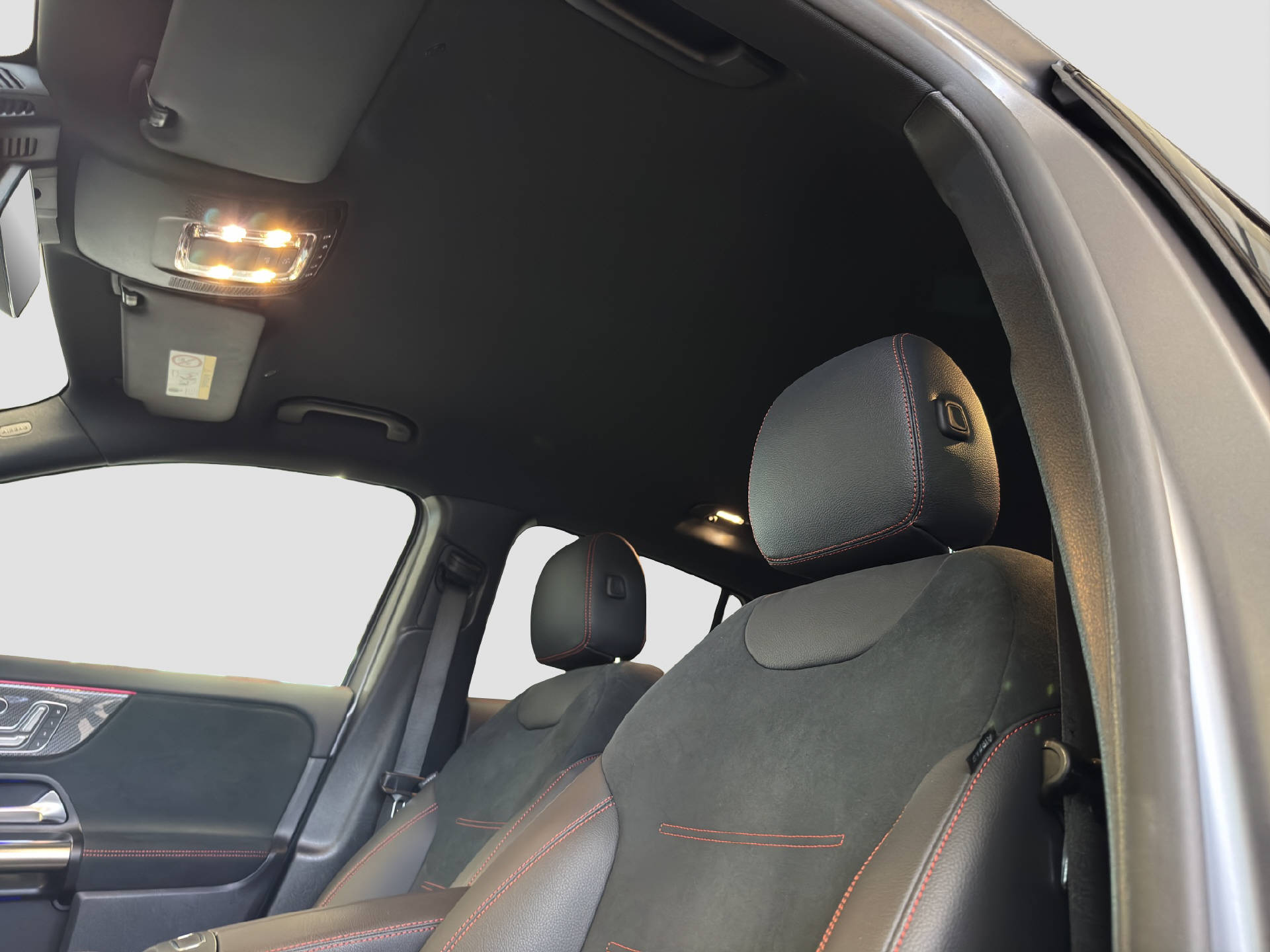 MERCEDES-BENZ GLA 250-image-11