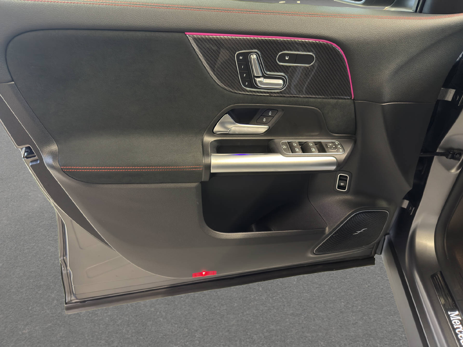 MERCEDES-BENZ GLA 250-image-12