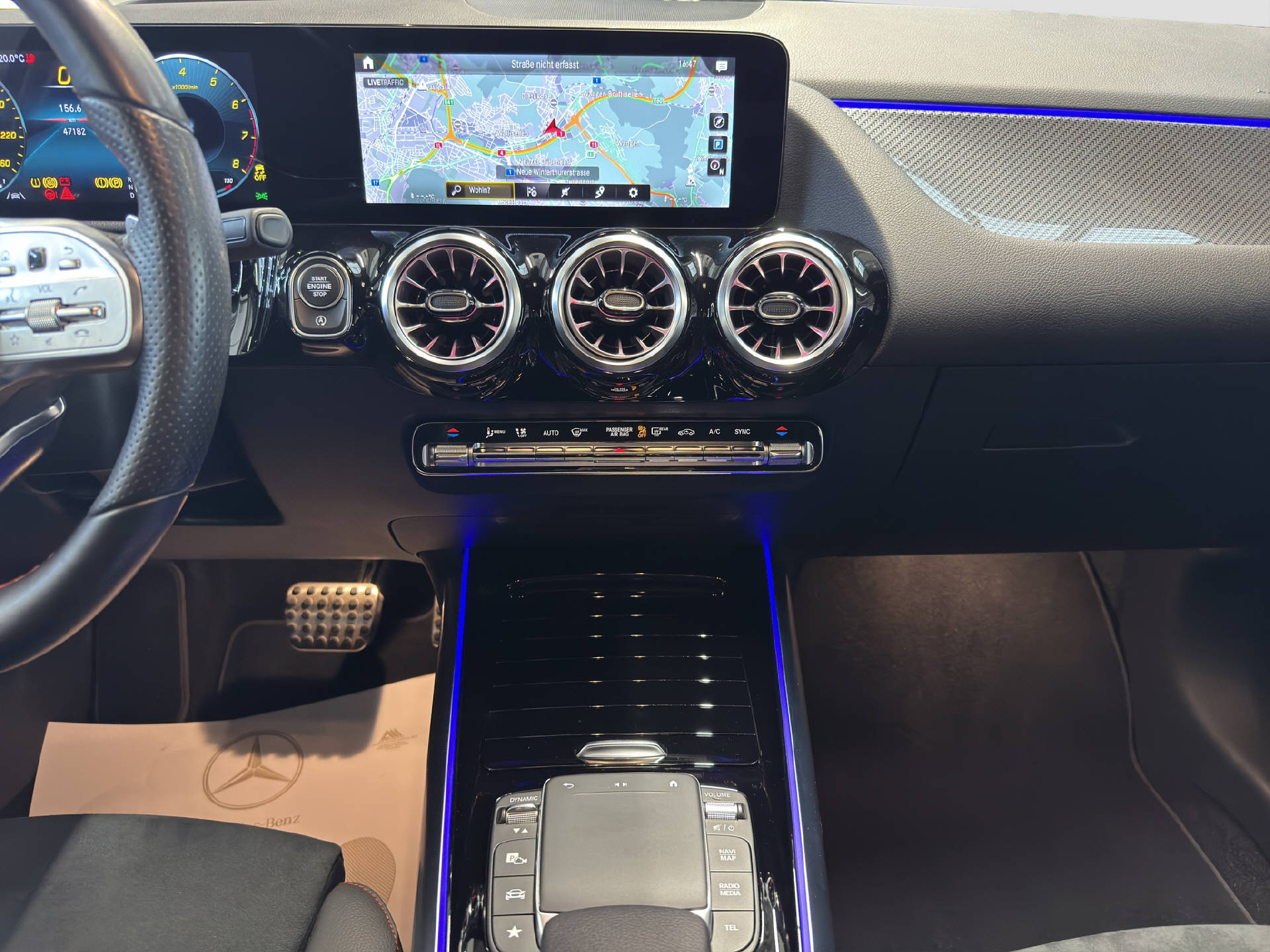 MERCEDES-BENZ GLA 250-image-9