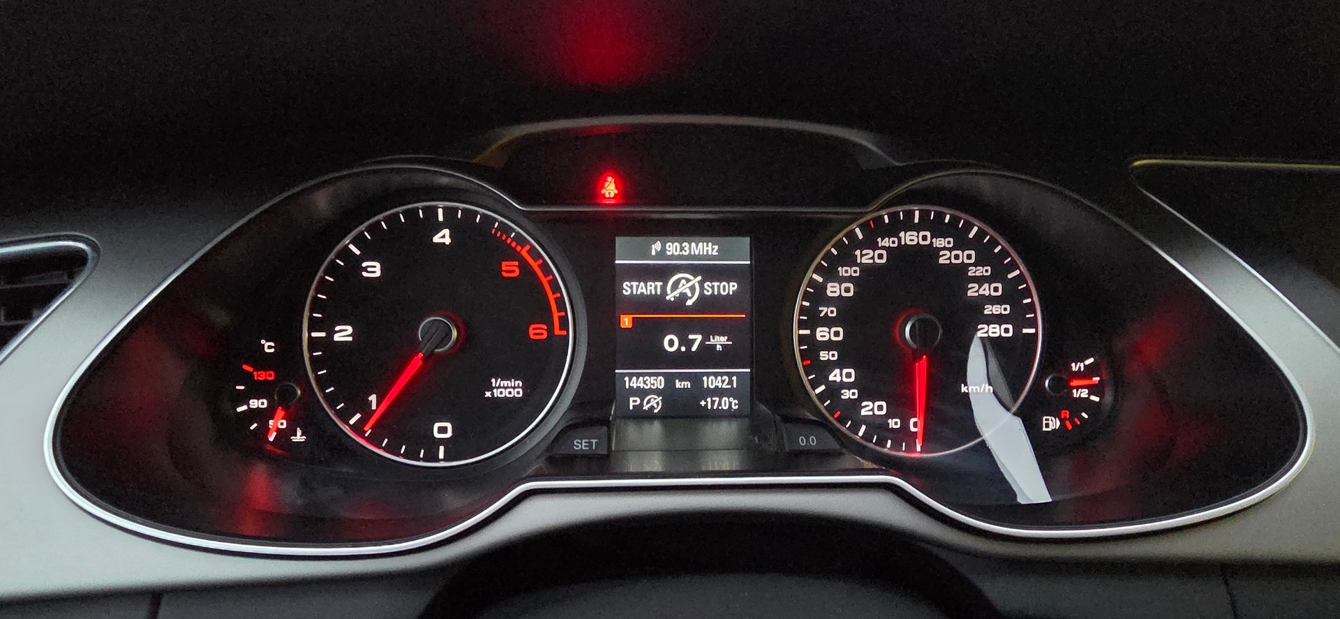 AUDI A4 Avant 2.0 TDI Attraction multitronic-image-9