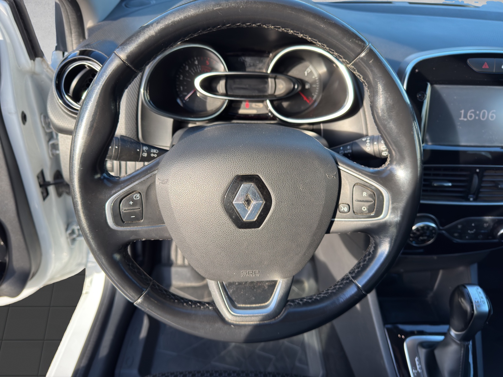 RENAULT Clio Grandtour 1.5 dCi Intens EDC-image-9