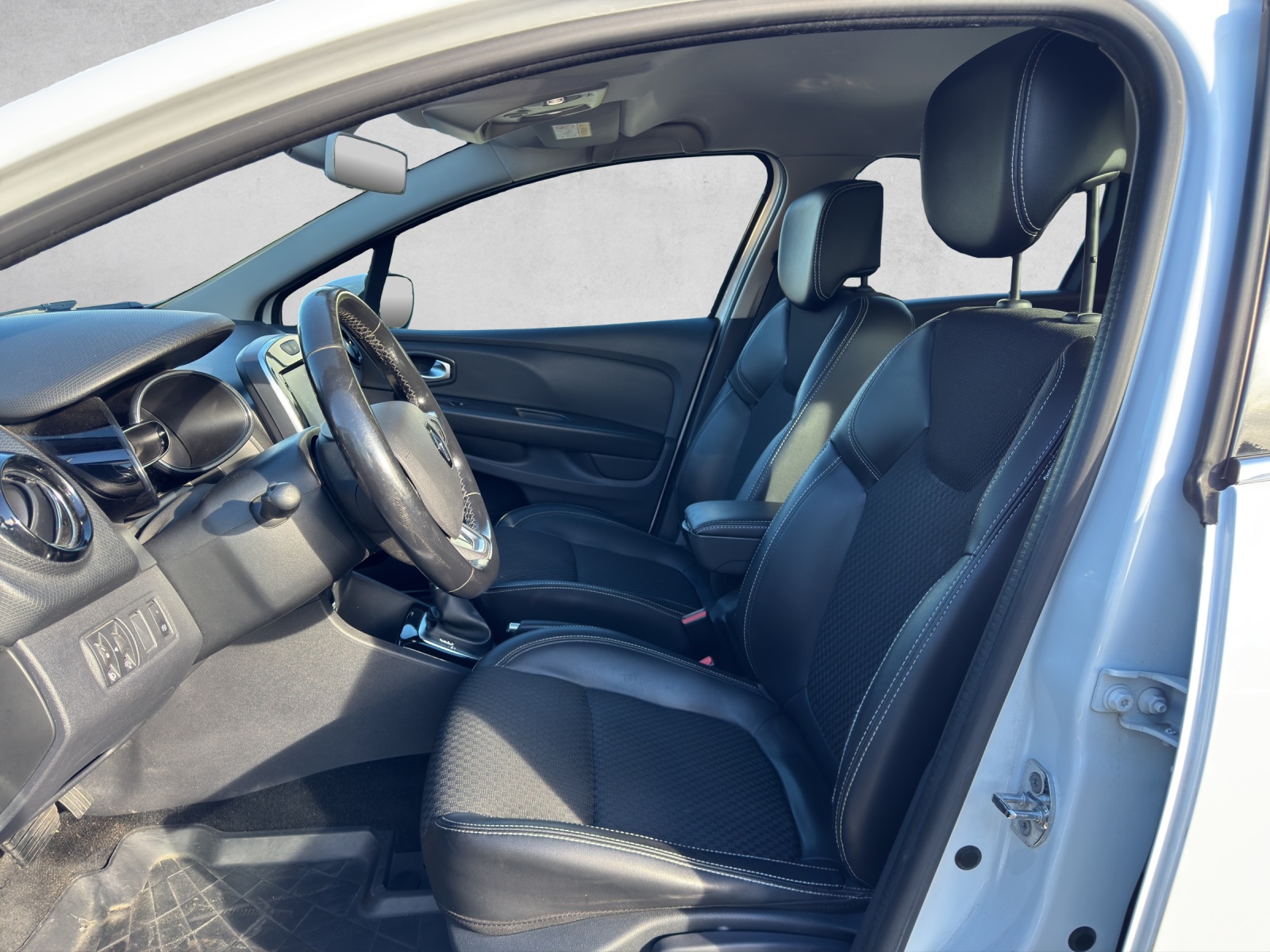 RENAULT Clio Grandtour 1.5 dCi Intens EDC-image-8