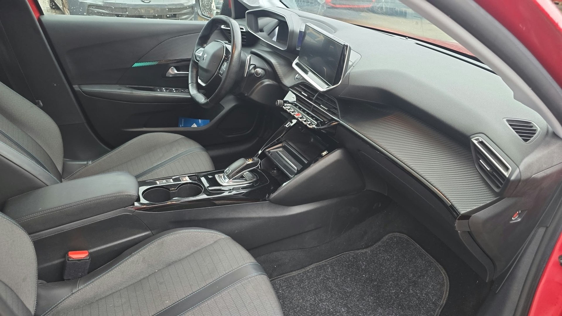 PEUGEOT 1.2 PureTech 100 Allure-image-10