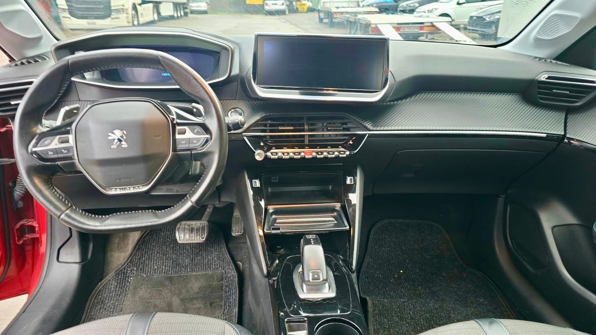 PEUGEOT 1.2 PureTech 100 Allure-image-8