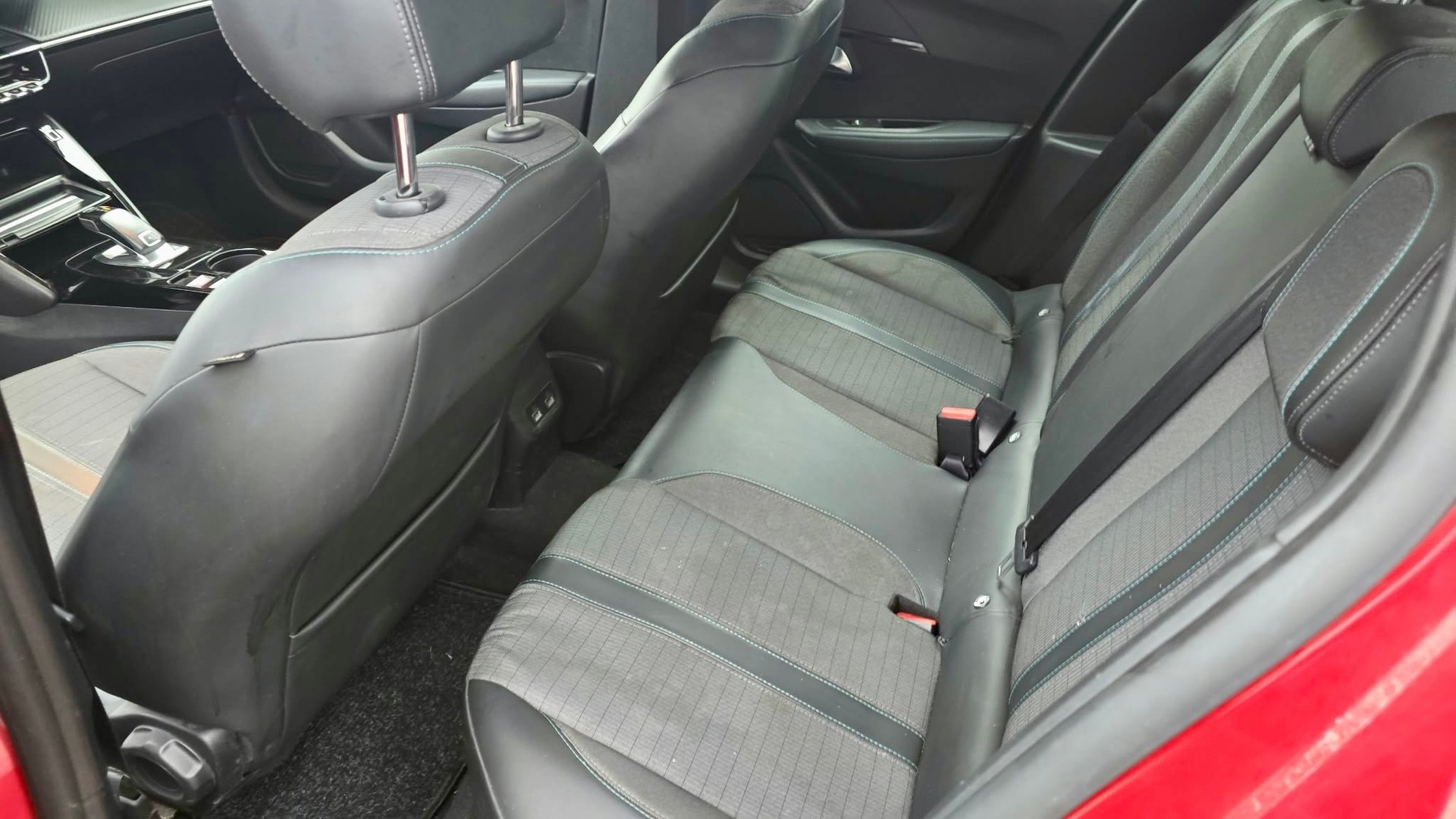 PEUGEOT 1.2 PureTech 100 Allure-image-14