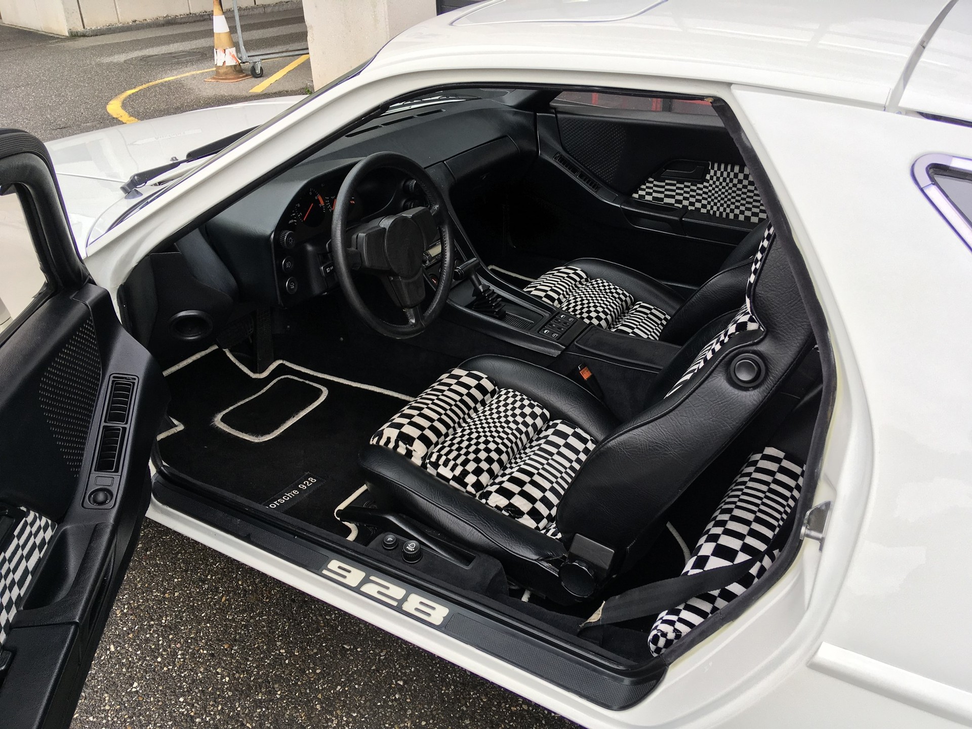 PORSCHE 928-image-12