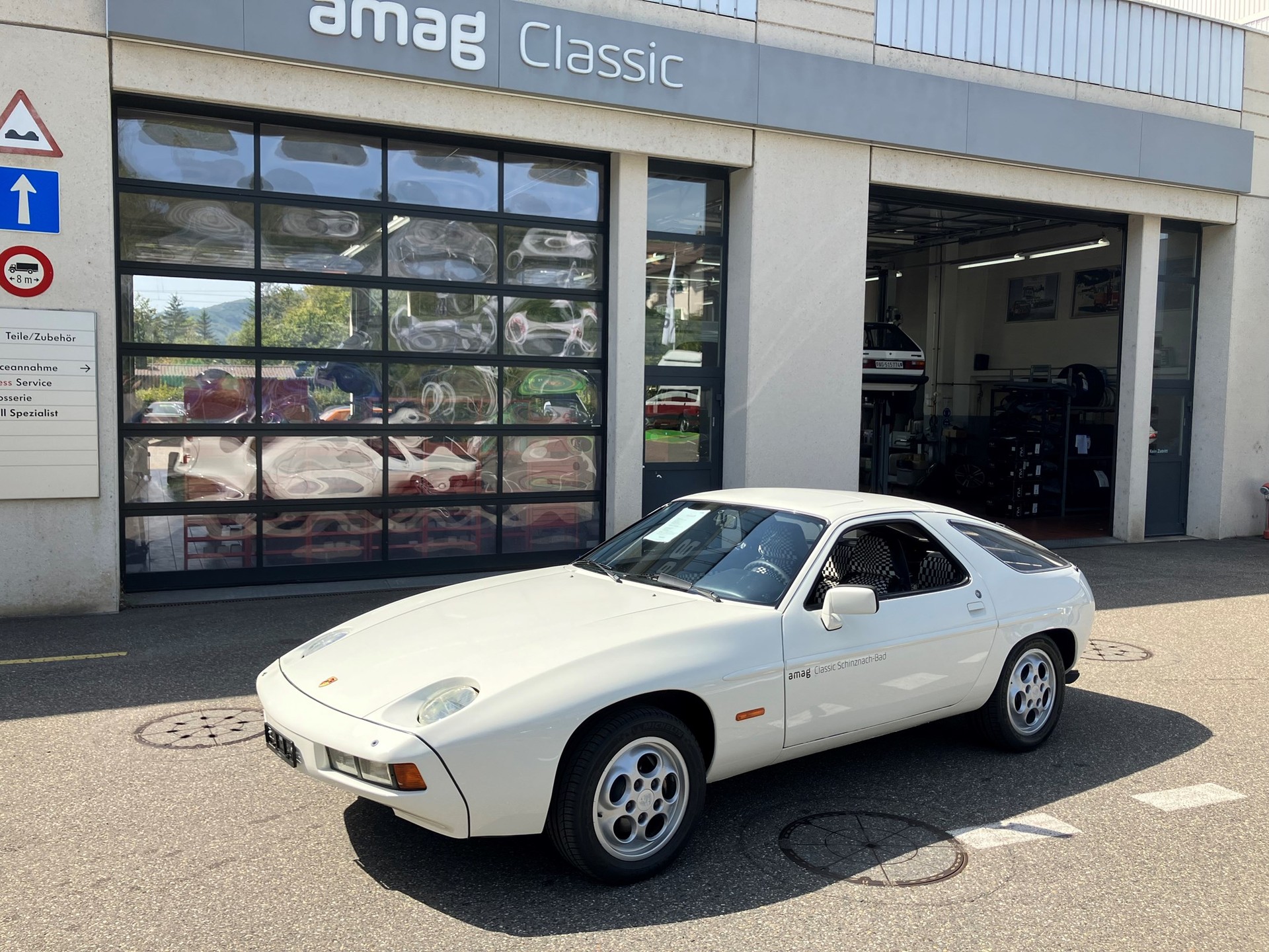 PORSCHE 928-image-0