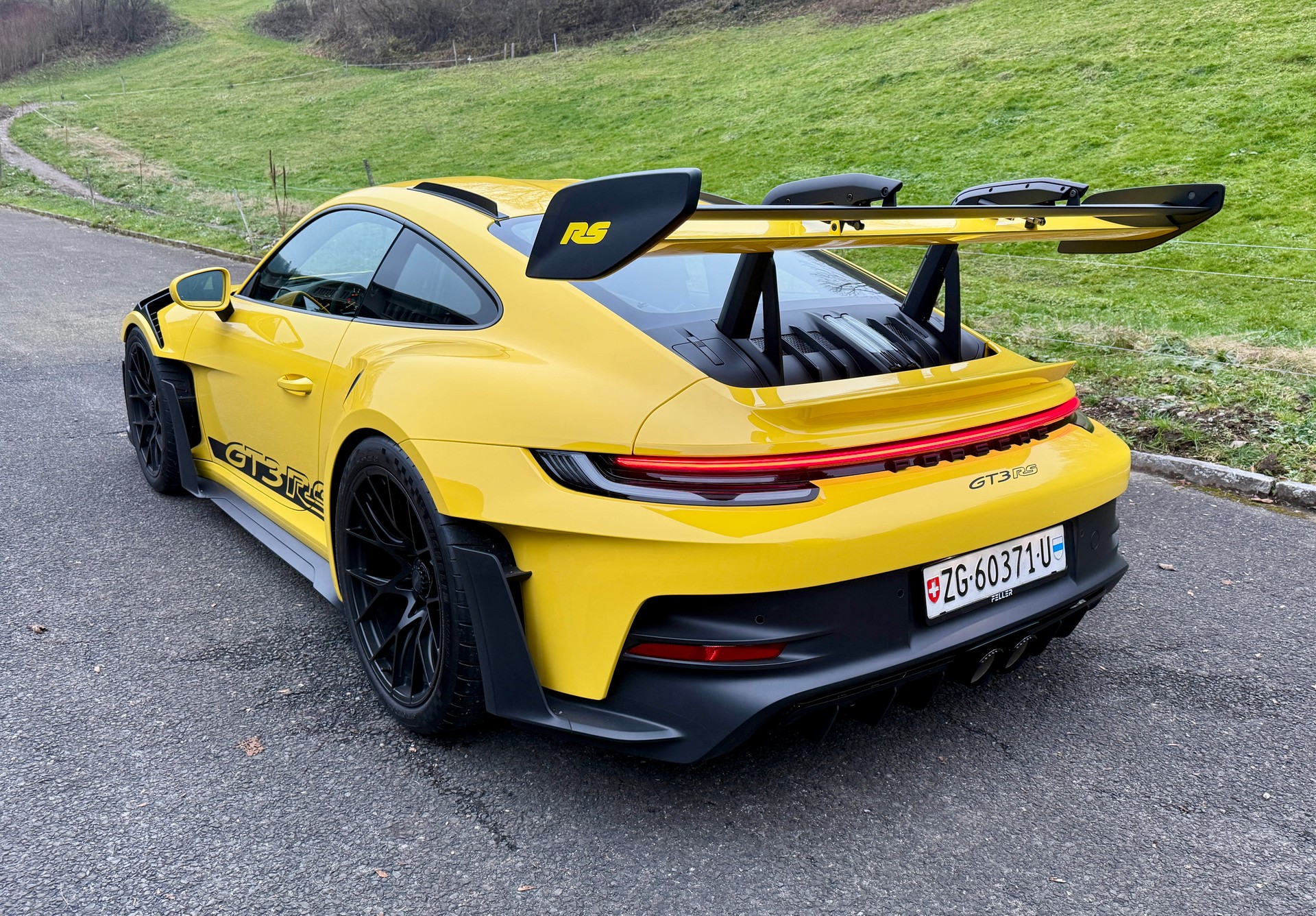 PORSCHE 911 GT3 RS-image-4