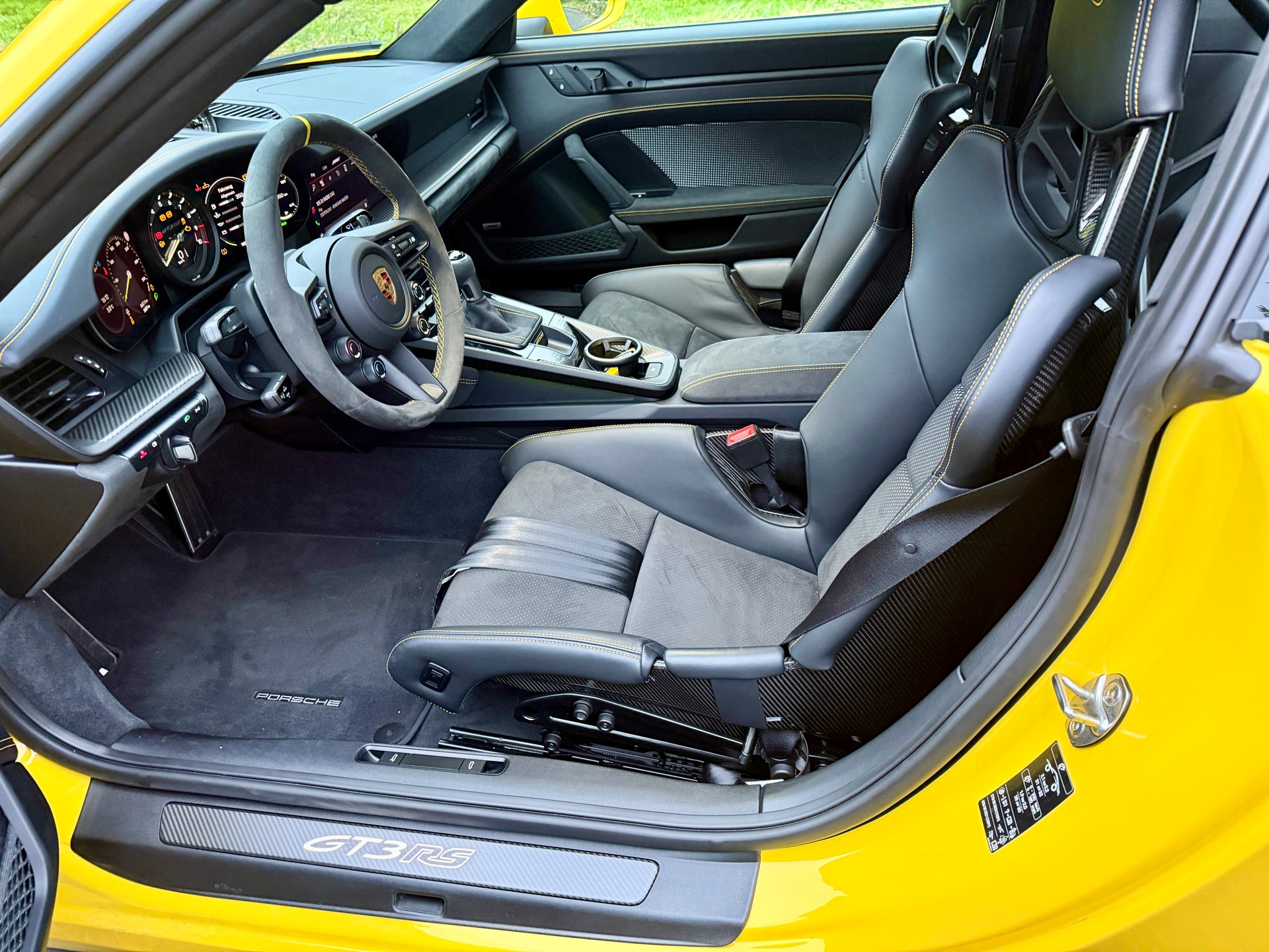 PORSCHE 911 GT3 RS-image-8