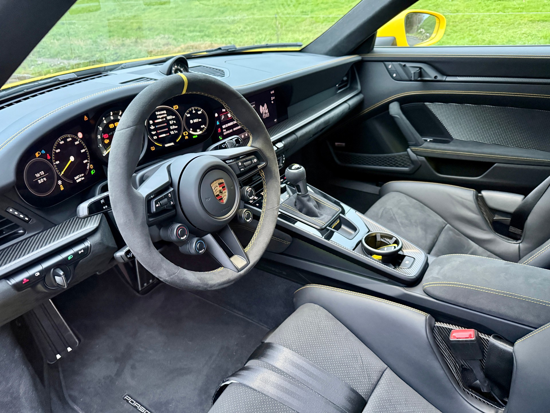 PORSCHE 911 GT3 RS-image-9
