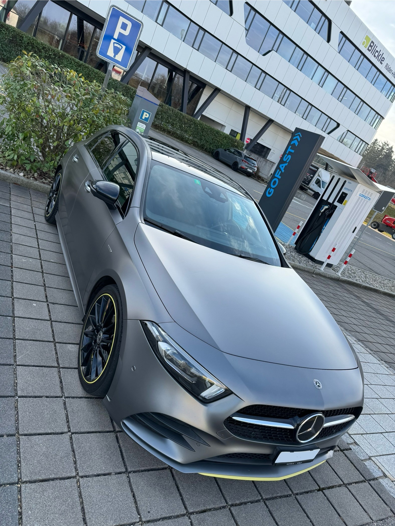 MERCEDES-BENZ AMG 4Matic YellowEdition1-image-2
