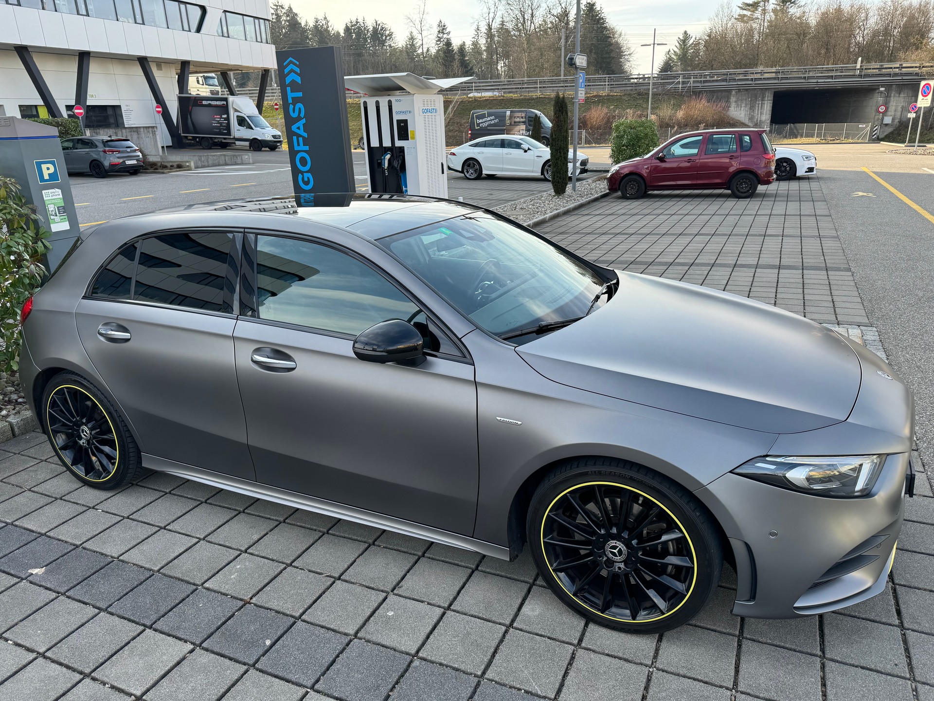 MERCEDES-BENZ AMG 4Matic YellowEdition1-image-3