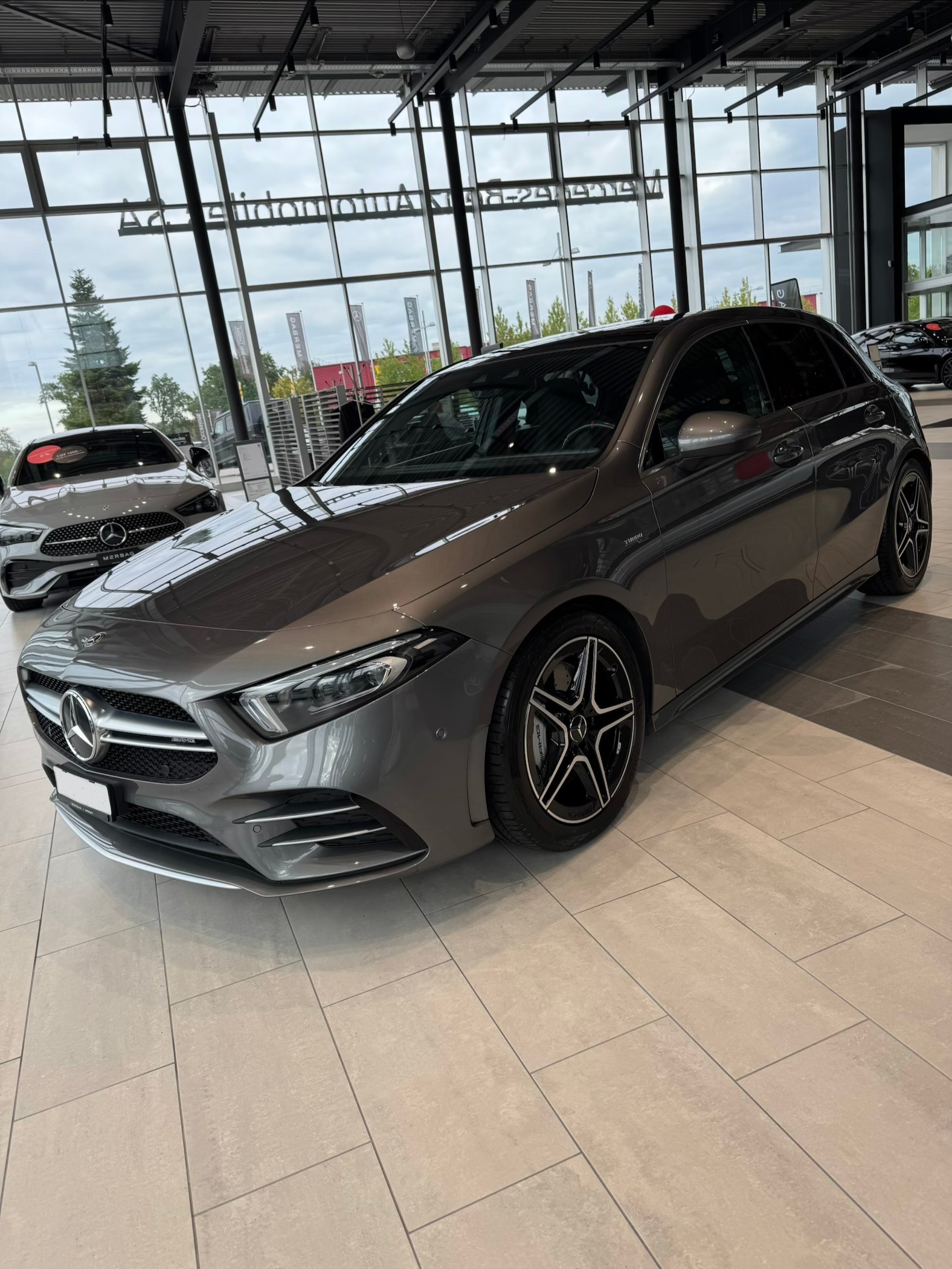 MERCEDES-BENZ A 35 AMG-image-1
