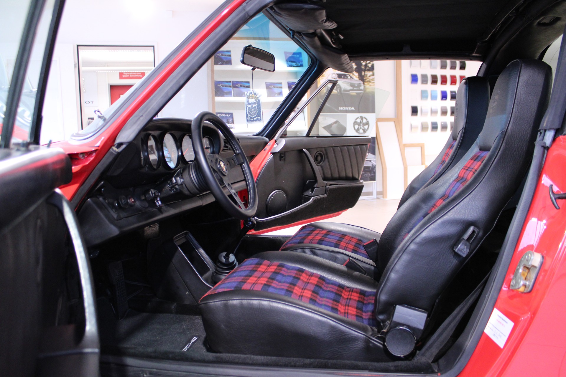 PORSCHE 911 SC Targa-image-10