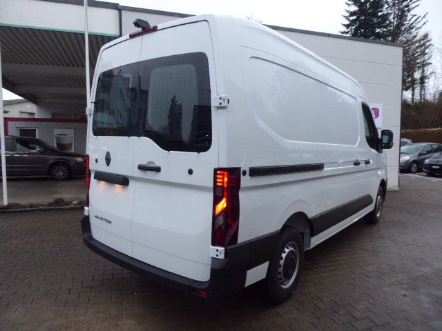 RENAULT Master T35 2.0 Blue dCi 130 L2H2 Advance-image-9