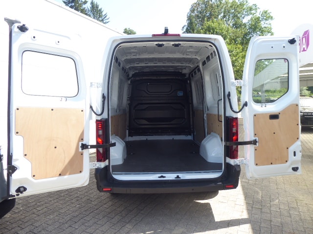 RENAULT Master T35 2.0 Blue dCi 130 L2H2 Advance-image-11