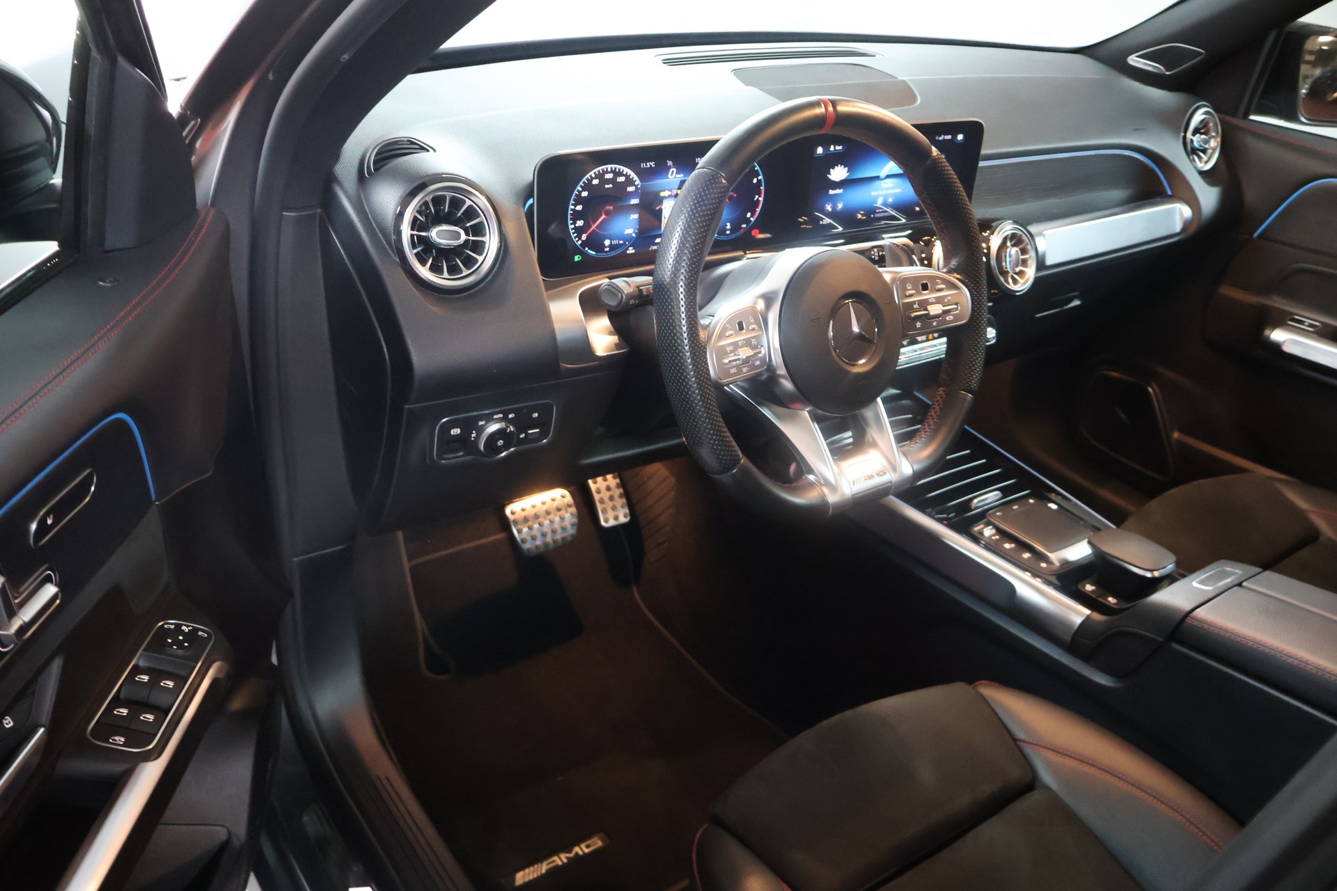 MERCEDES-BENZ GLB 35 AMG 4Matic 8G-Tronic-image-7