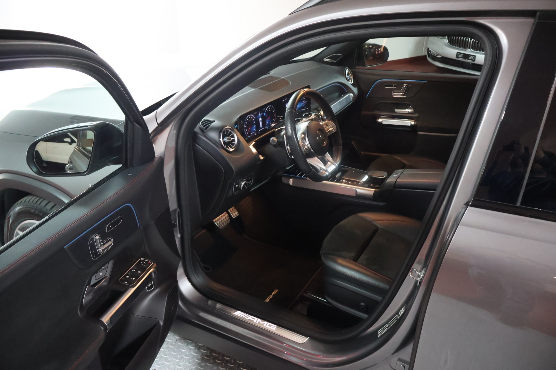 MERCEDES-BENZ GLB 35 AMG 4Matic 8G-Tronic-image-5