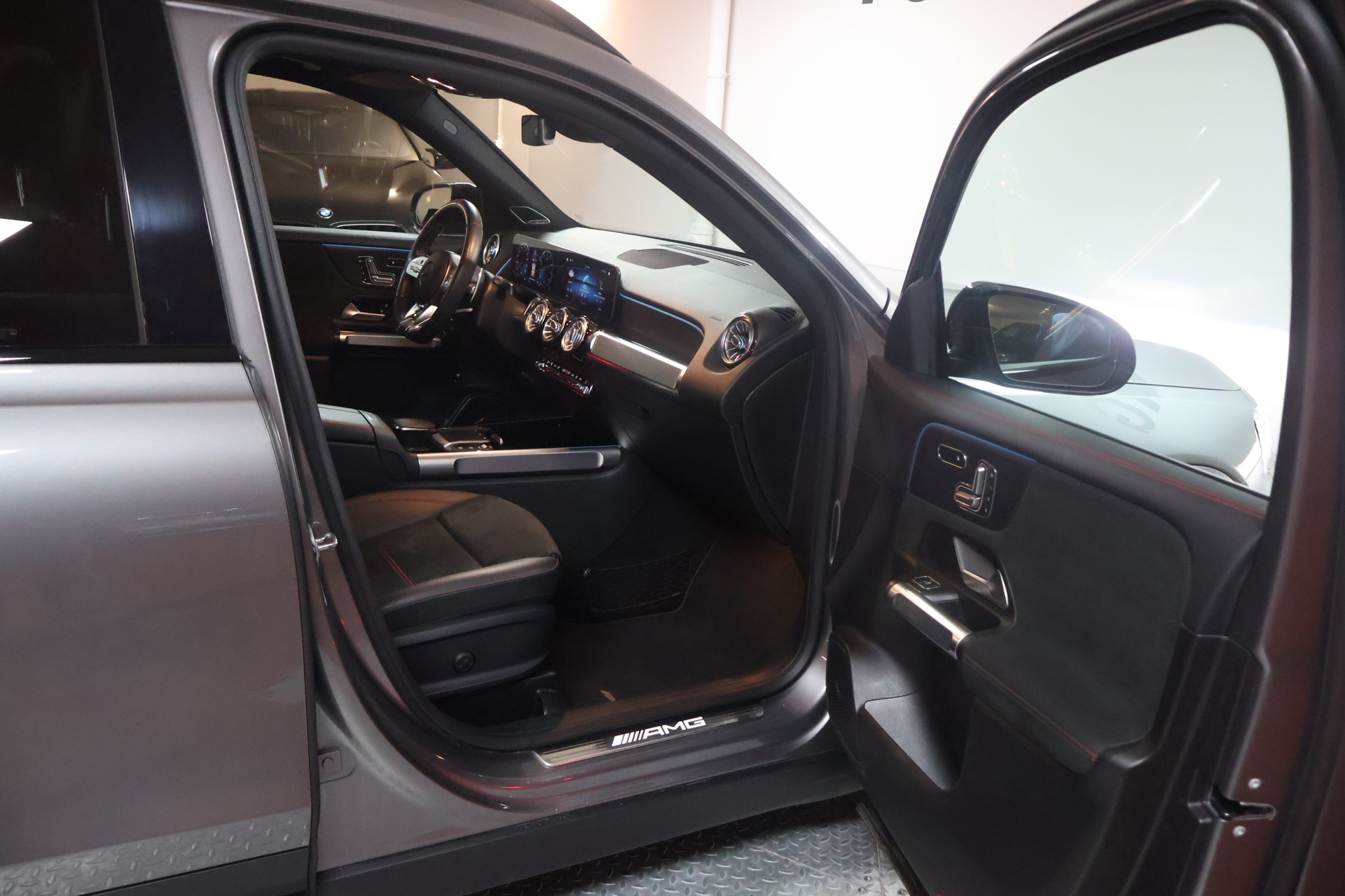 MERCEDES-BENZ GLB 35 AMG 4Matic 8G-Tronic-image-14