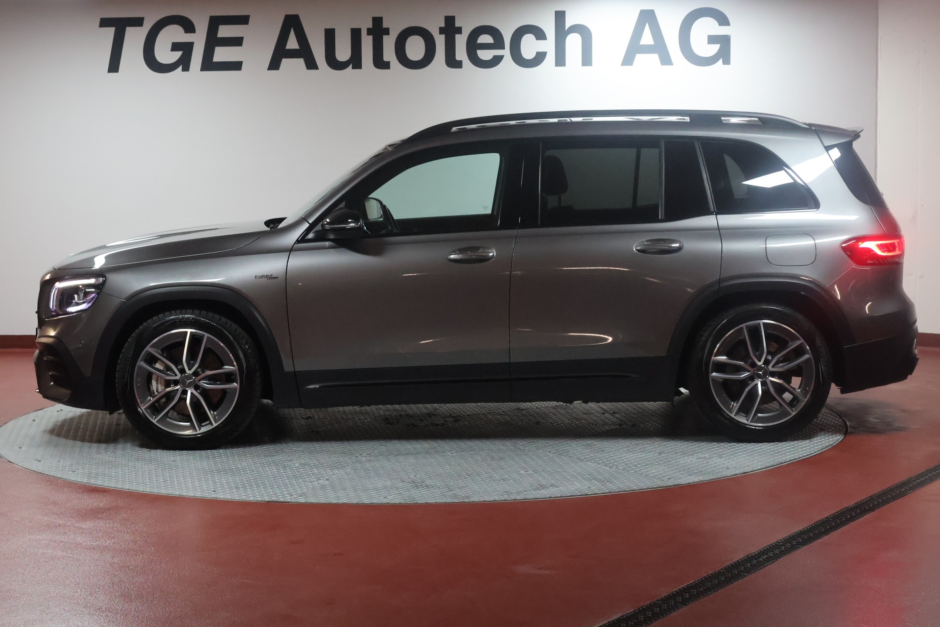 MERCEDES-BENZ GLB 35 AMG 4Matic 8G-Tronic-image-3