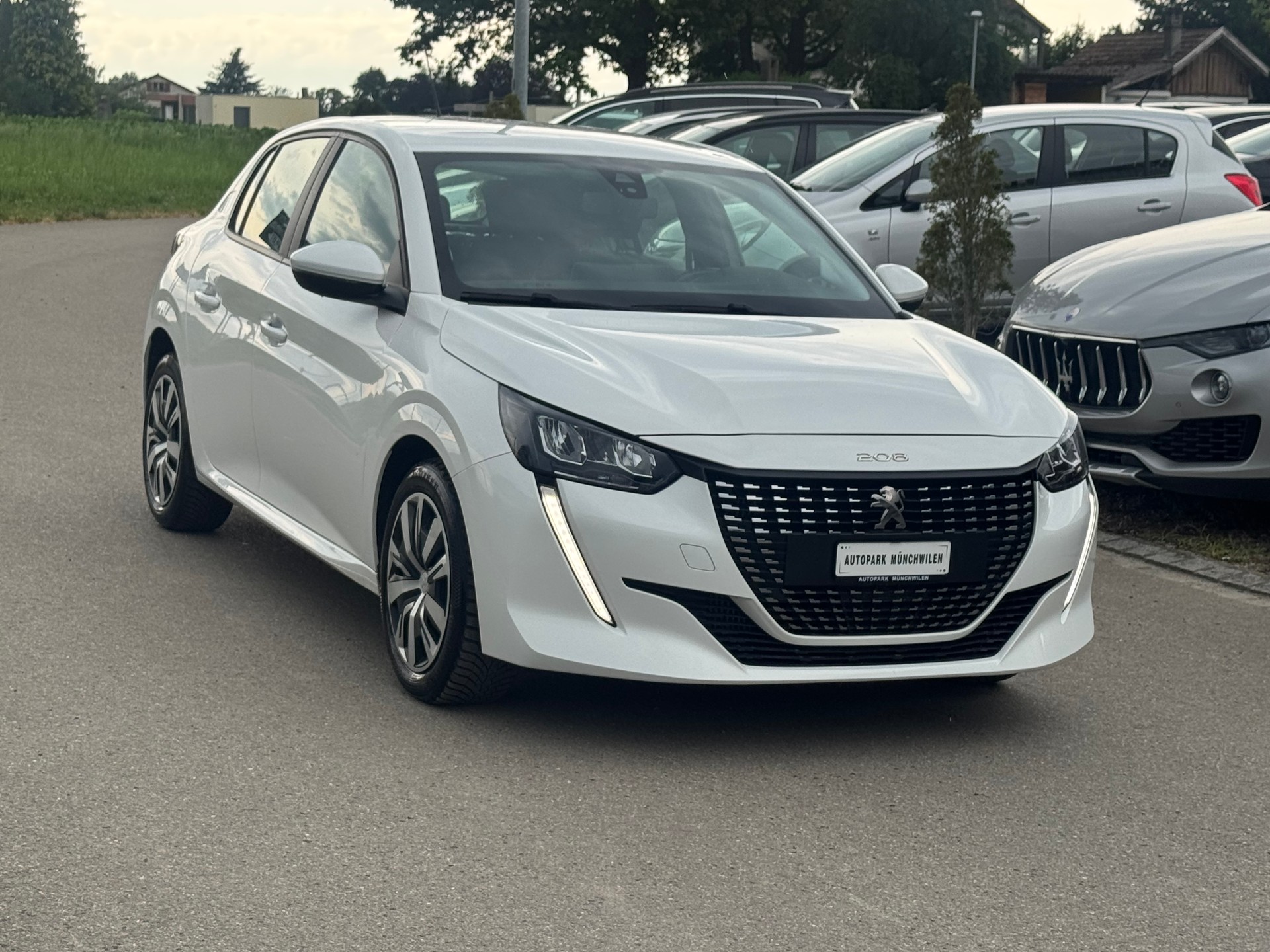 PEUGEOT 208 1.5 BlueHDi Active-image-1