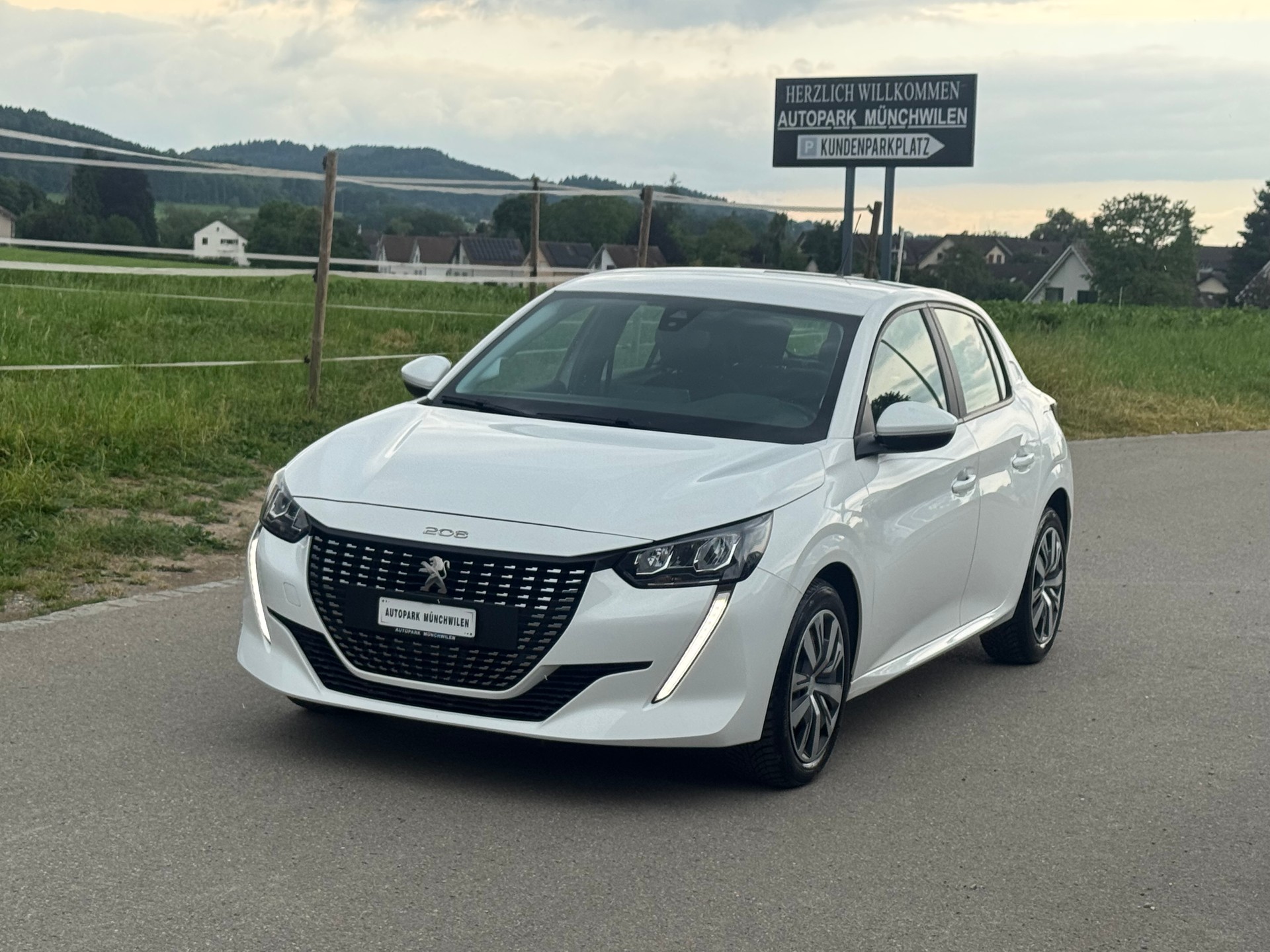 PEUGEOT 208 1.5 BlueHDi Active-image-0