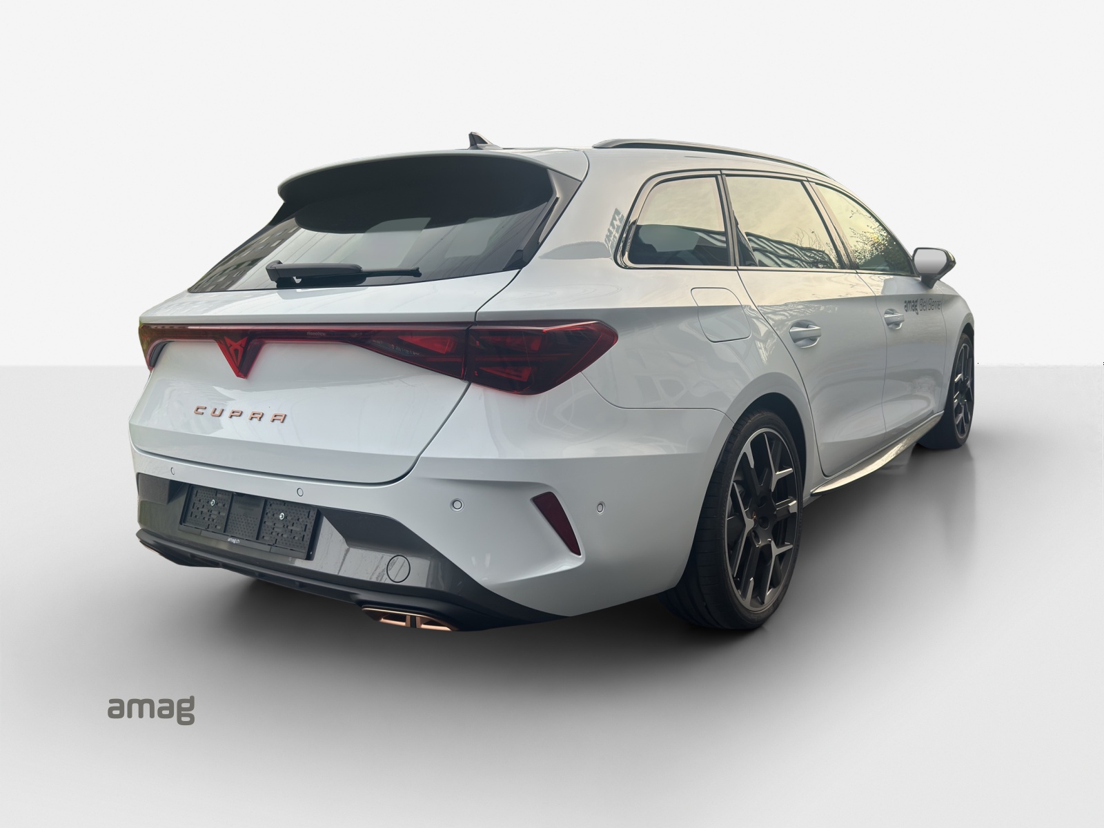 CUPRA LEON ST 1.5 e-HYBRID pHEV Extreme DSG-image-4
