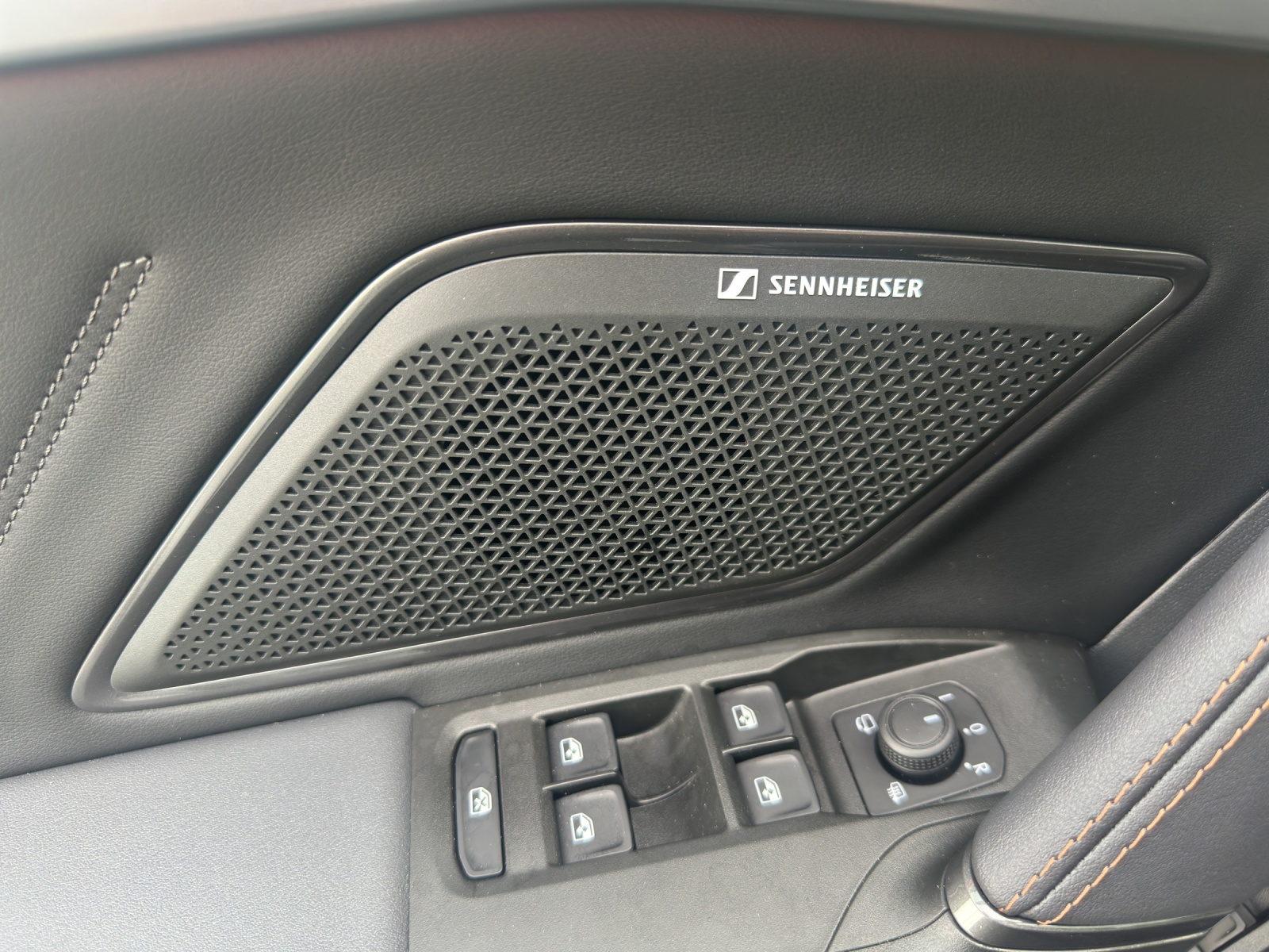 CUPRA LEON ST 1.5 e-HYBRID pHEV Extreme DSG-image-13