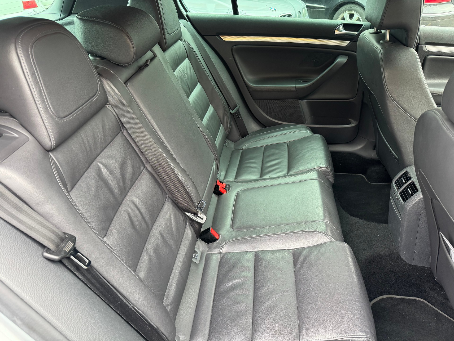 VW Golf R32 4Motion-image-13
