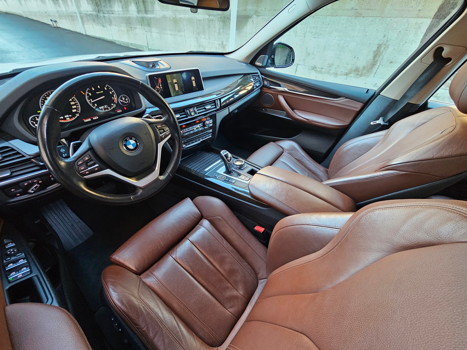 BMW X5 xDrive 50i Steptronic-image-15