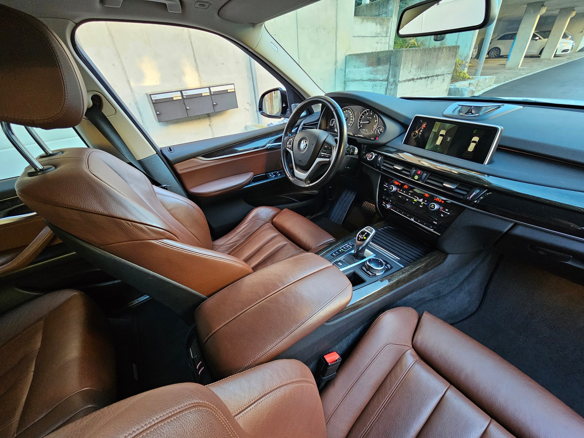BMW X5 xDrive 50i Steptronic-image-17