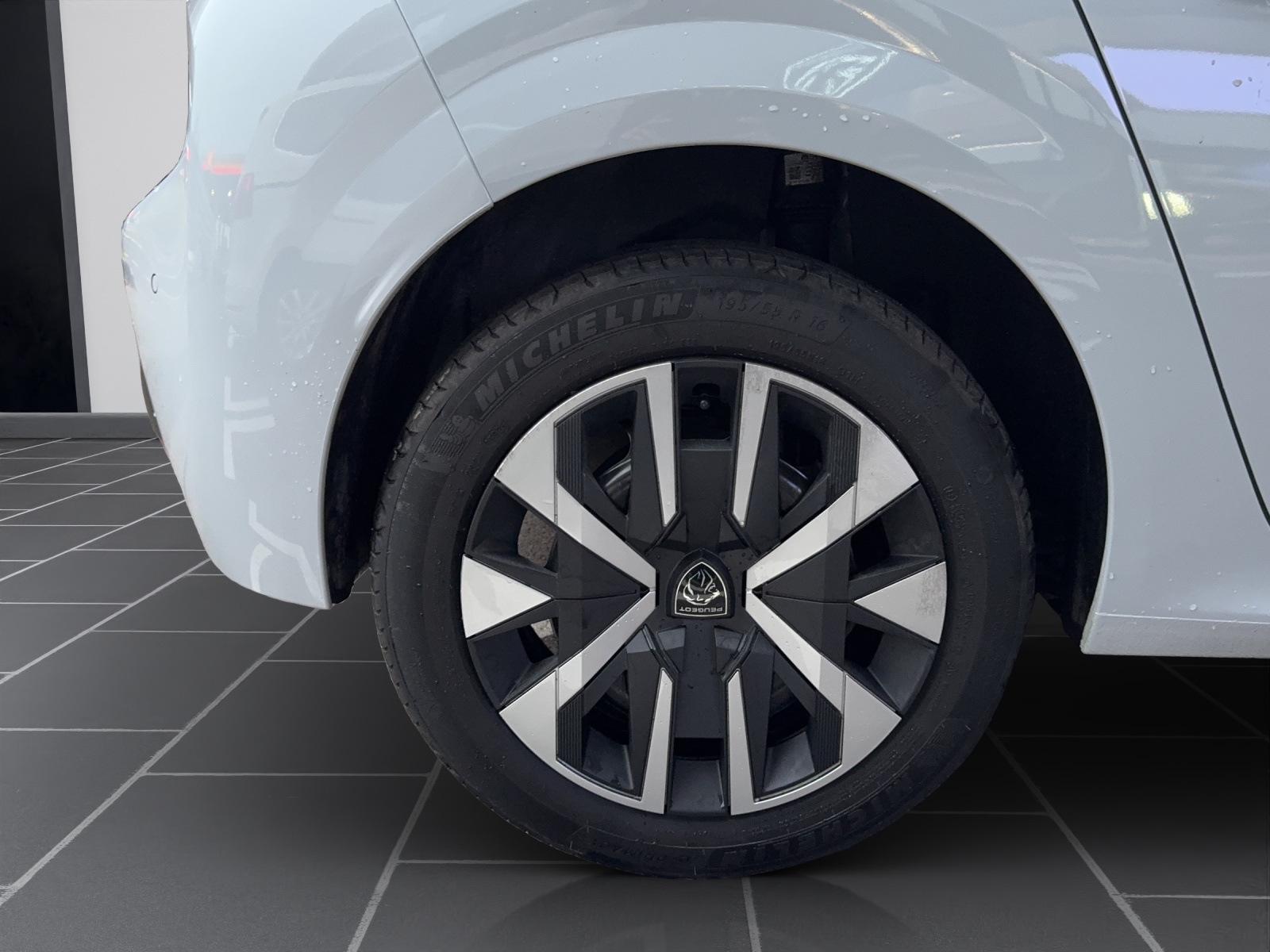 PEUGEOT 208 NEW 1.2 MHEV 110 Style-image-9