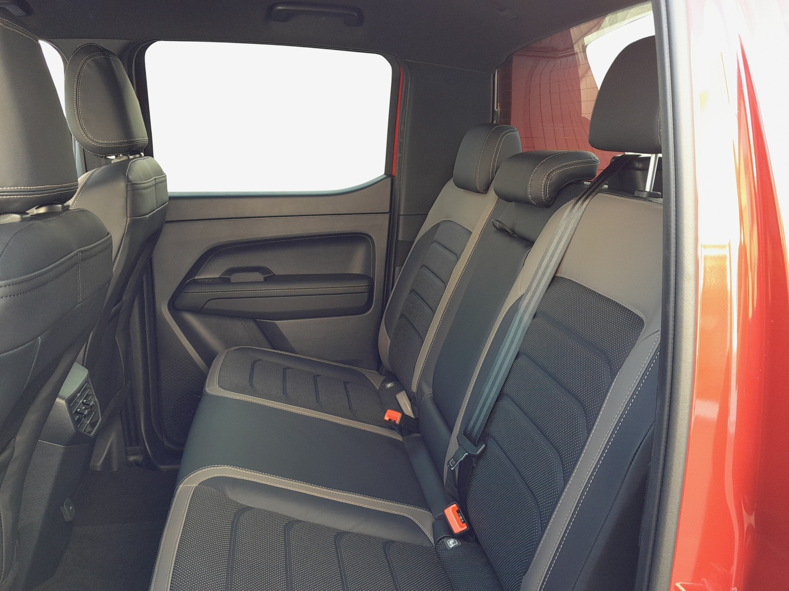VW Amarok 3.0TDI Aventura Winter 2-image-11