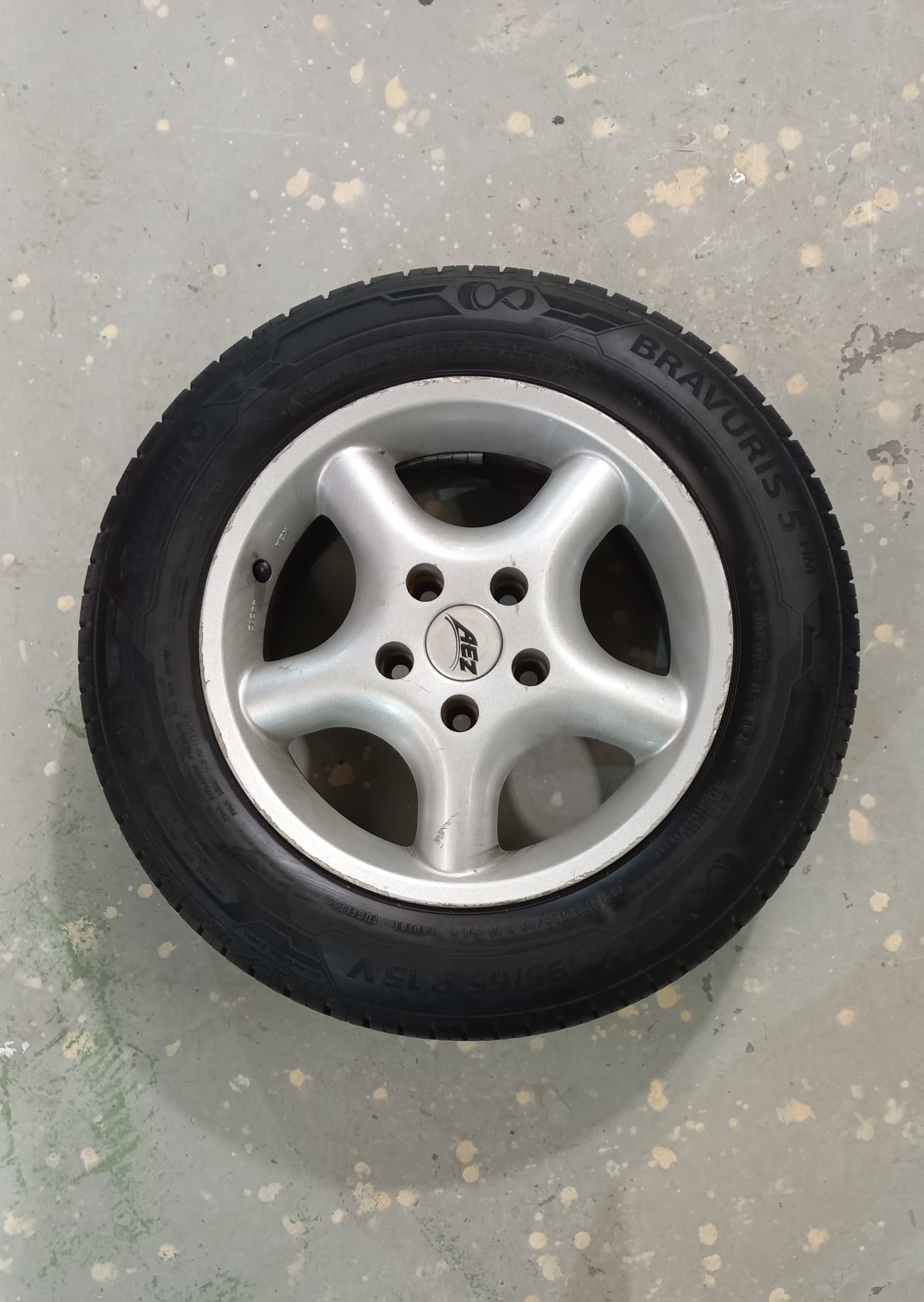VW Caddy Life 1.6-image-18