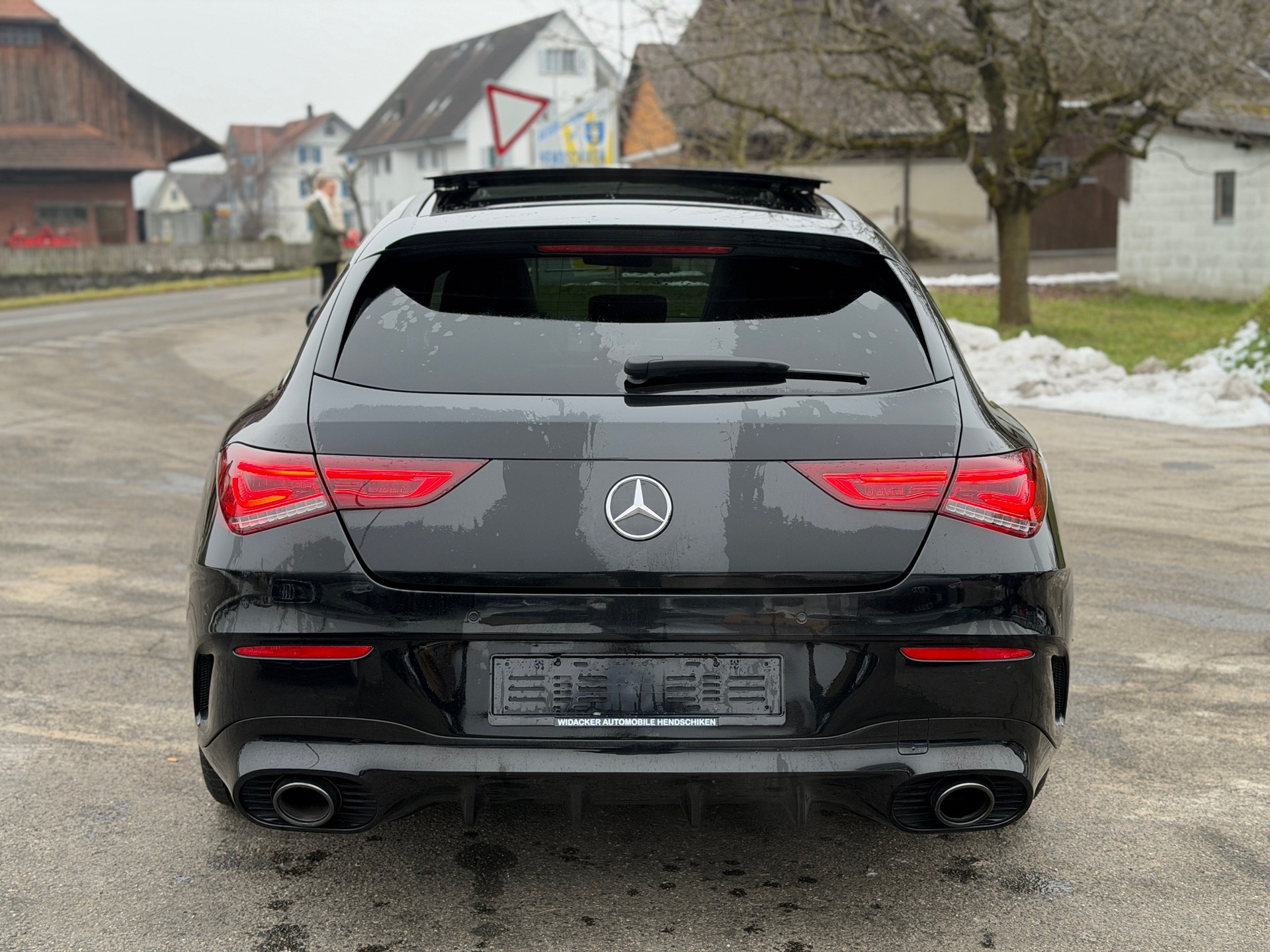 MERCEDES-BENZ CLA Shooting Brake 35 AMG 4Matic 7G-DCT-image-4
