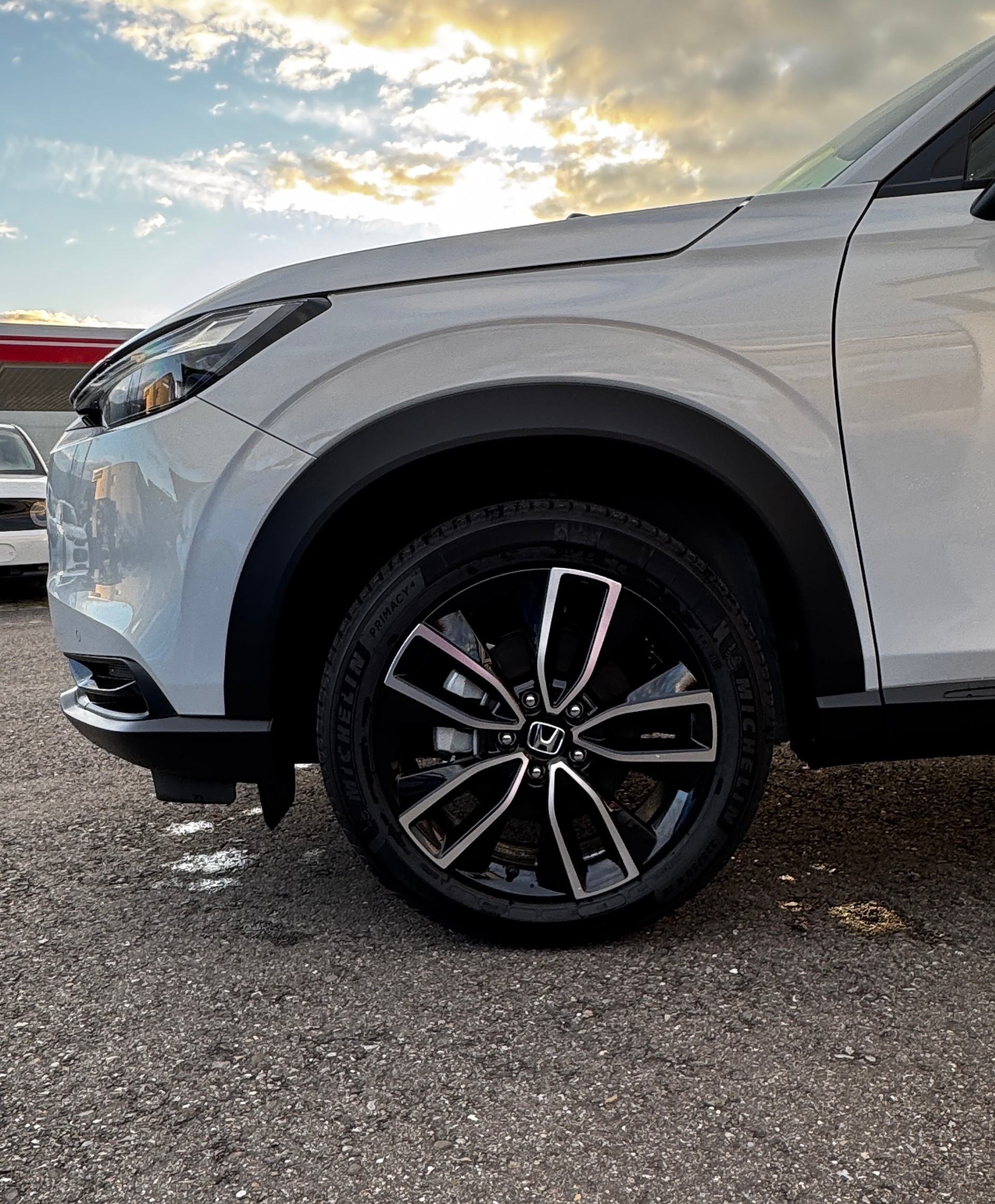 HONDA HR-V e:HEV 1.5l Elegance eCVT 1.9% Leasing Aktion unschlagbar mit 8 Jahren Garantie-showroom-element-1