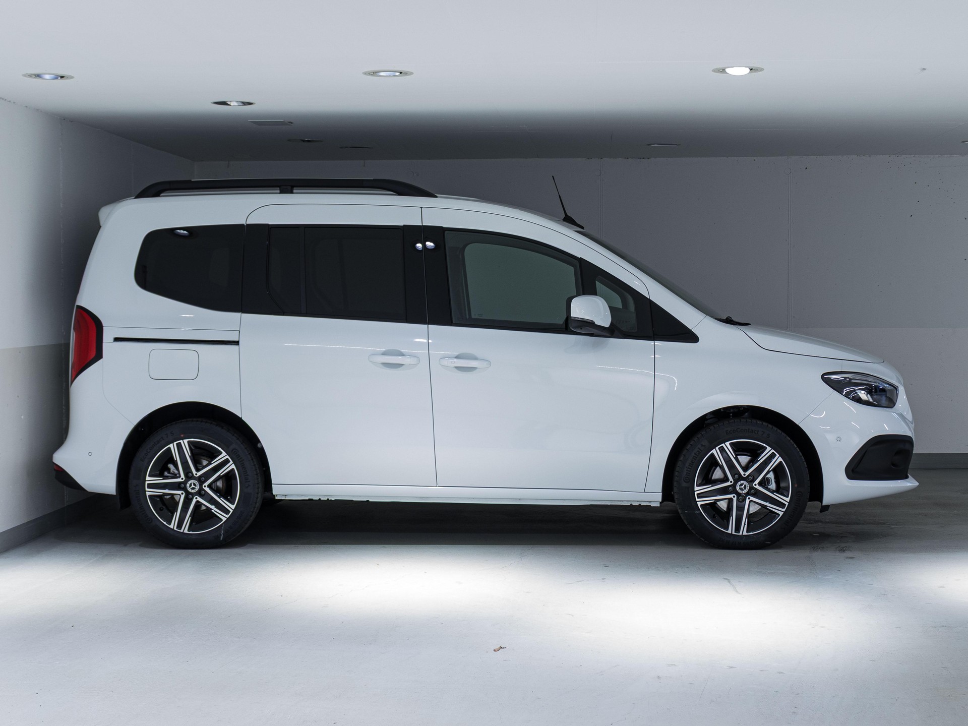MERCEDES-BENZ T 180 d PROGRESSIVE Standard-image-1
