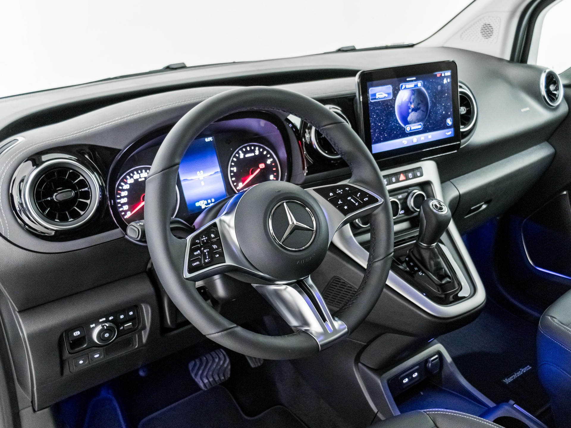 MERCEDES-BENZ T 180 d PROGRESSIVE Standard-image-8