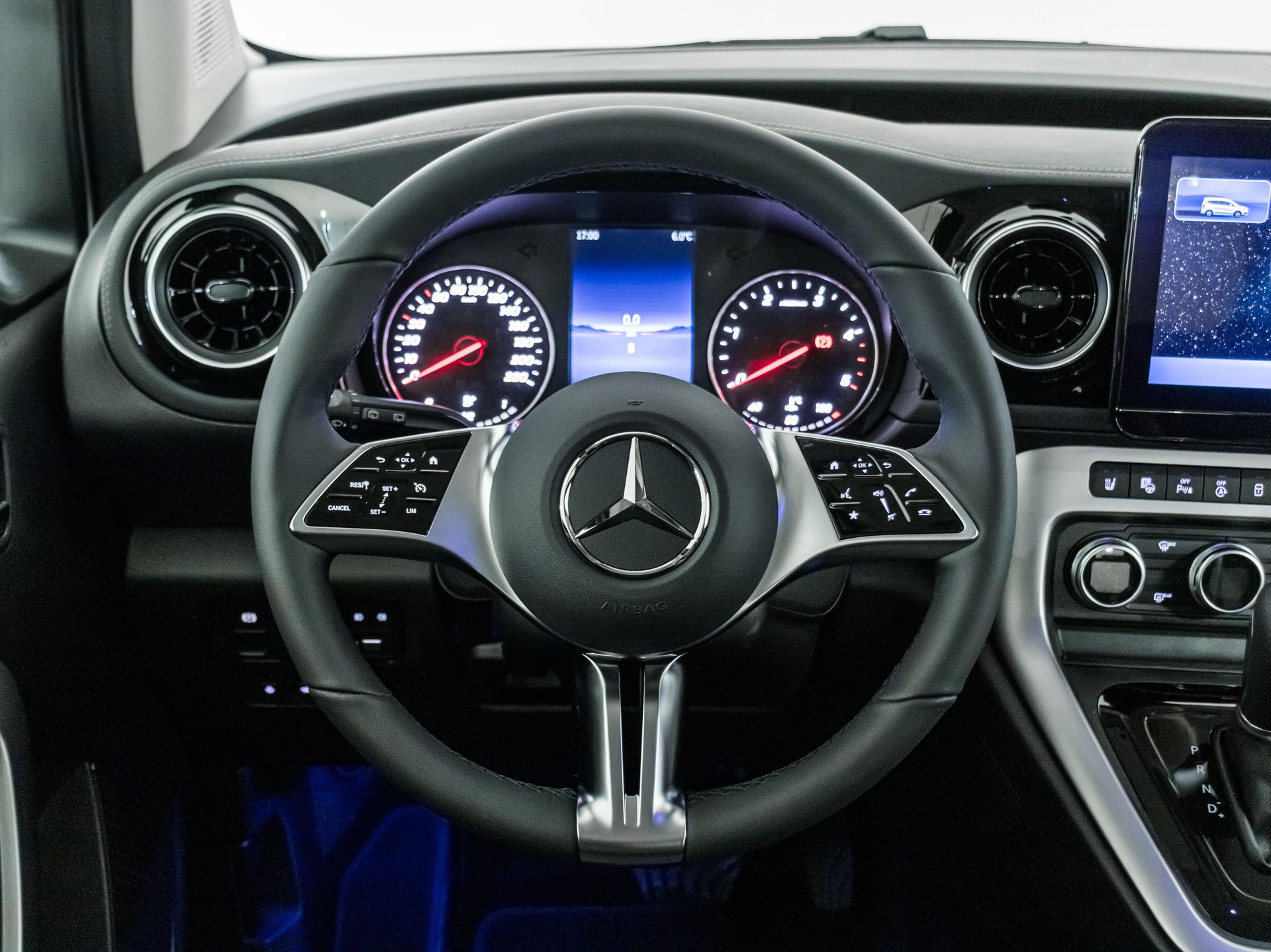 MERCEDES-BENZ T 180 d PROGRESSIVE Standard-image-10