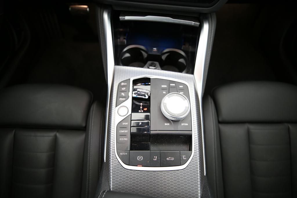 BMW 430i xDrive Cabrio-image-9