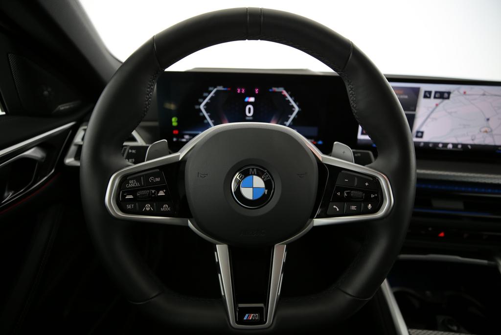 BMW 430i xDrive Cabrio-image-4