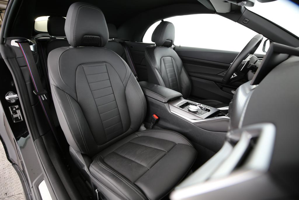 BMW 430i xDrive Cabrio-image-12