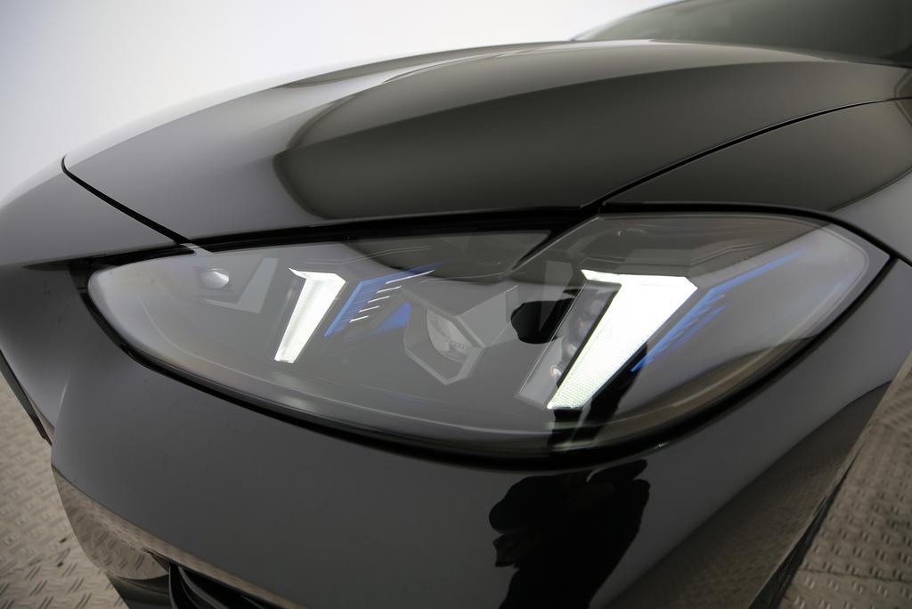 BMW 430i xDrive Cabrio-image-15