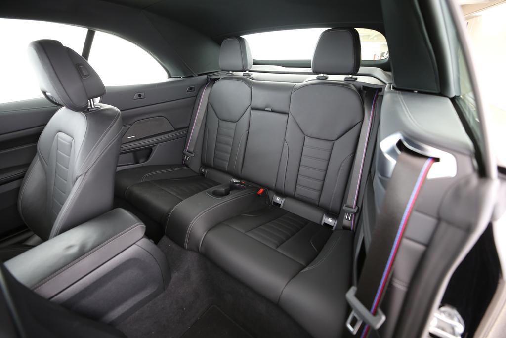 BMW 430i xDrive Cabrio-image-13