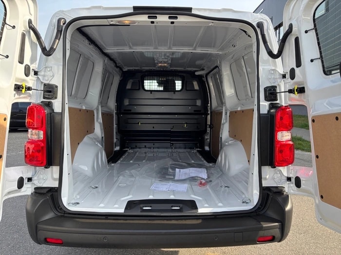 PEUGEOT Expert 2.2 BlueHDi 150 S&S Long EAT8-image-4
