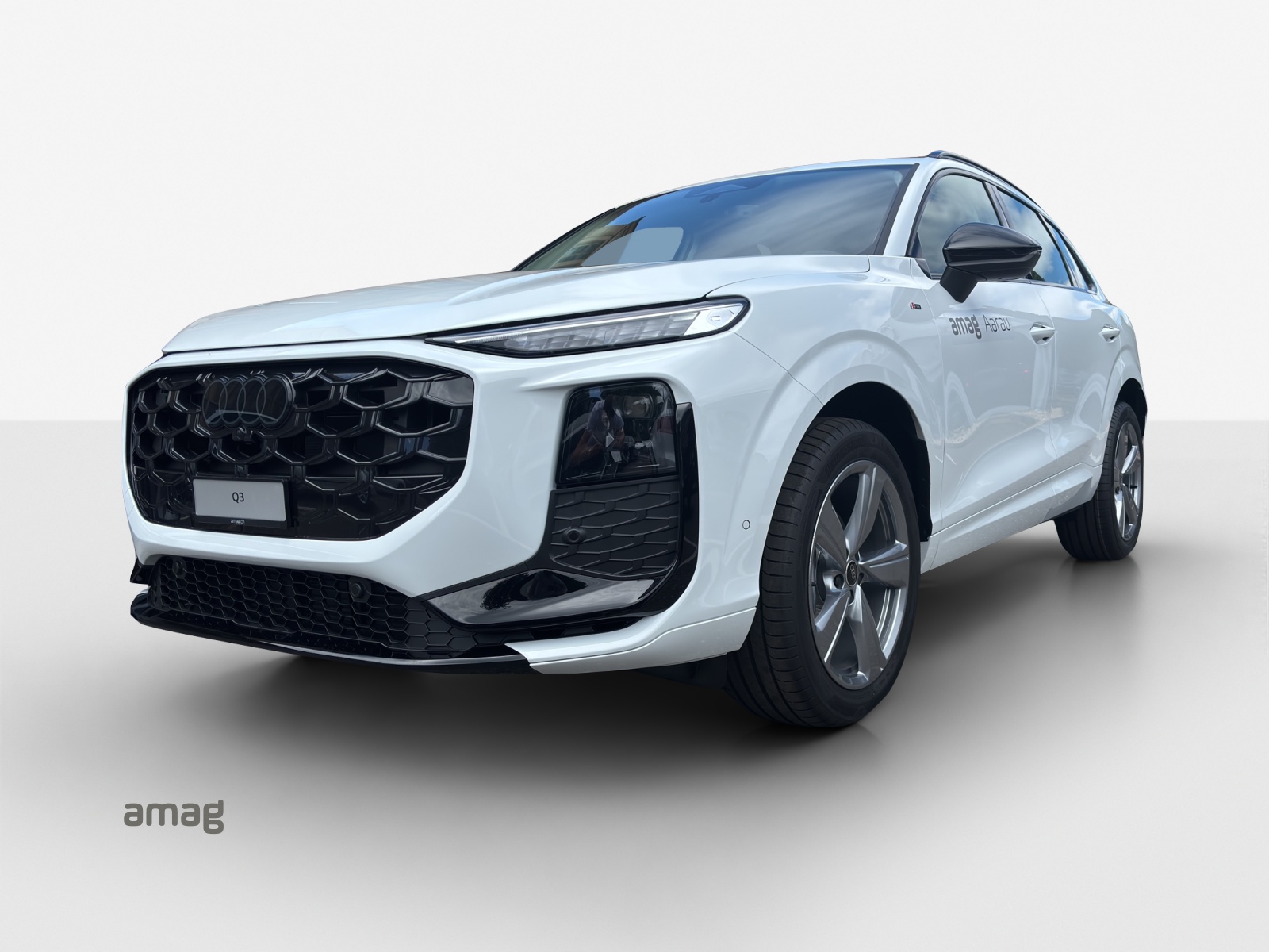 AUDI Q3 SUV 110 kW TFSI S tronic-image-0