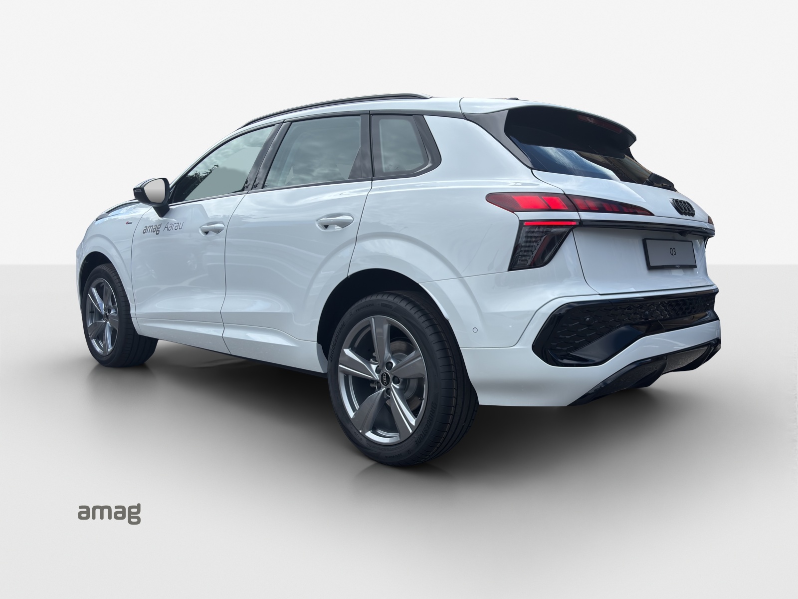 AUDI Q3 SUV 110 kW TFSI S tronic-image-2